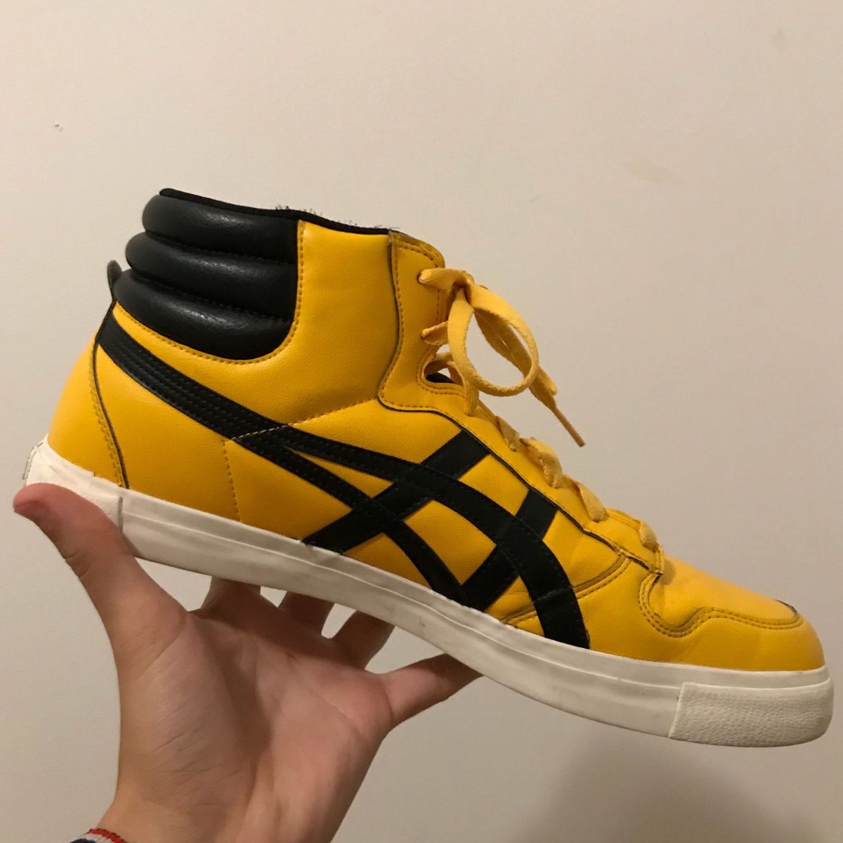 tenis tiger amarelo
