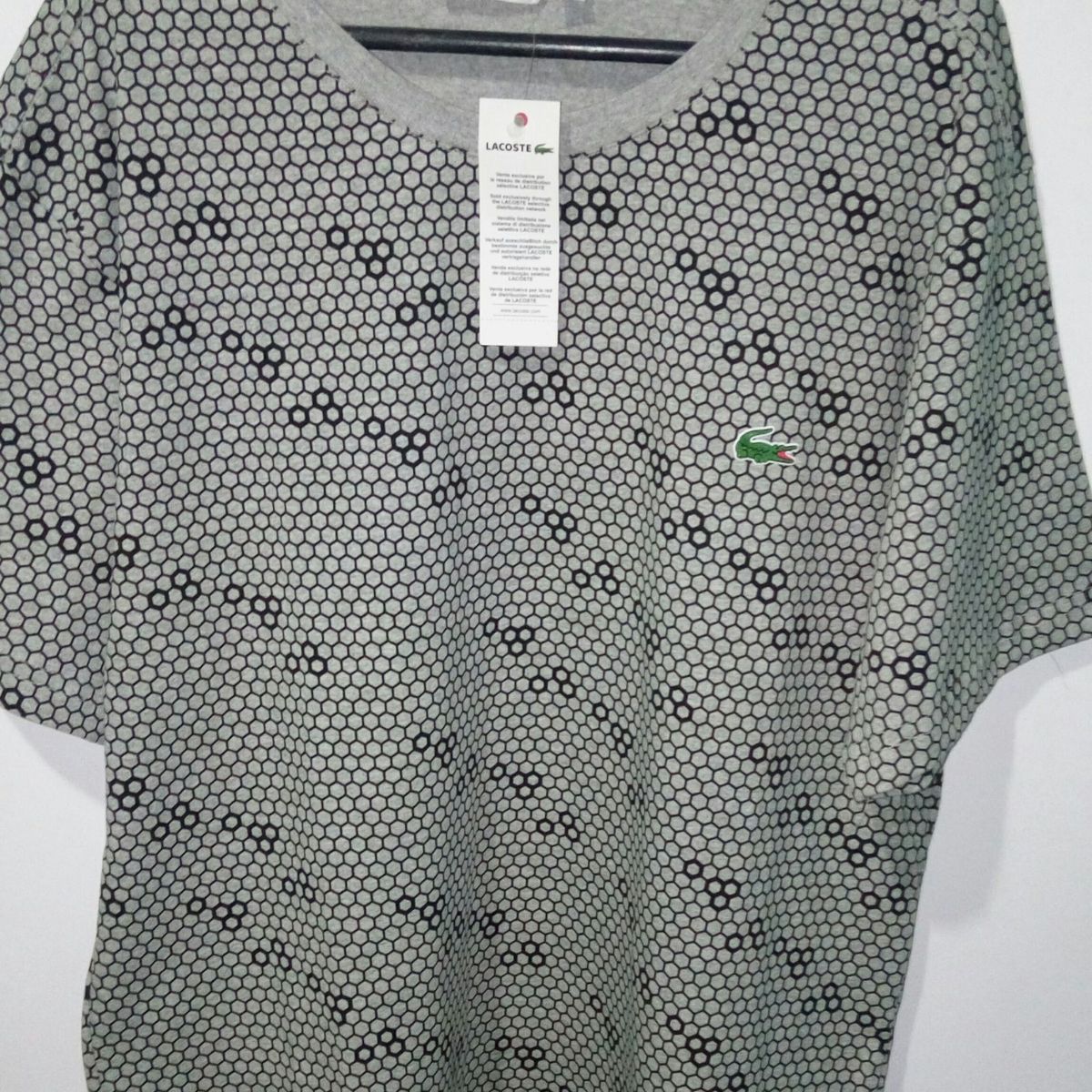 camisa lacoste colmeia