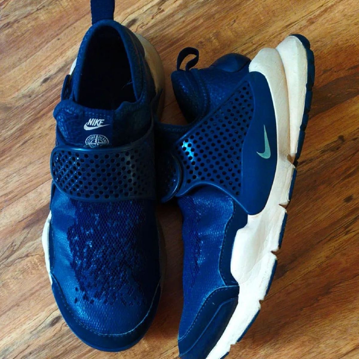 Nike sock dart store mid stone island obsidian