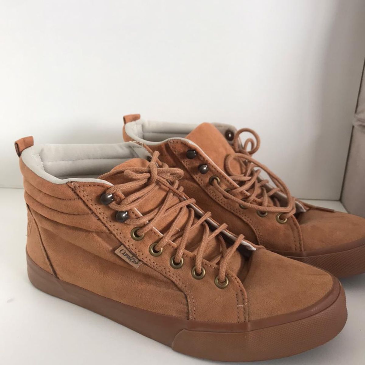 tenis capricho marrom