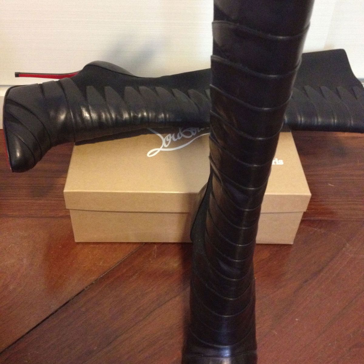 bota louboutin feminina