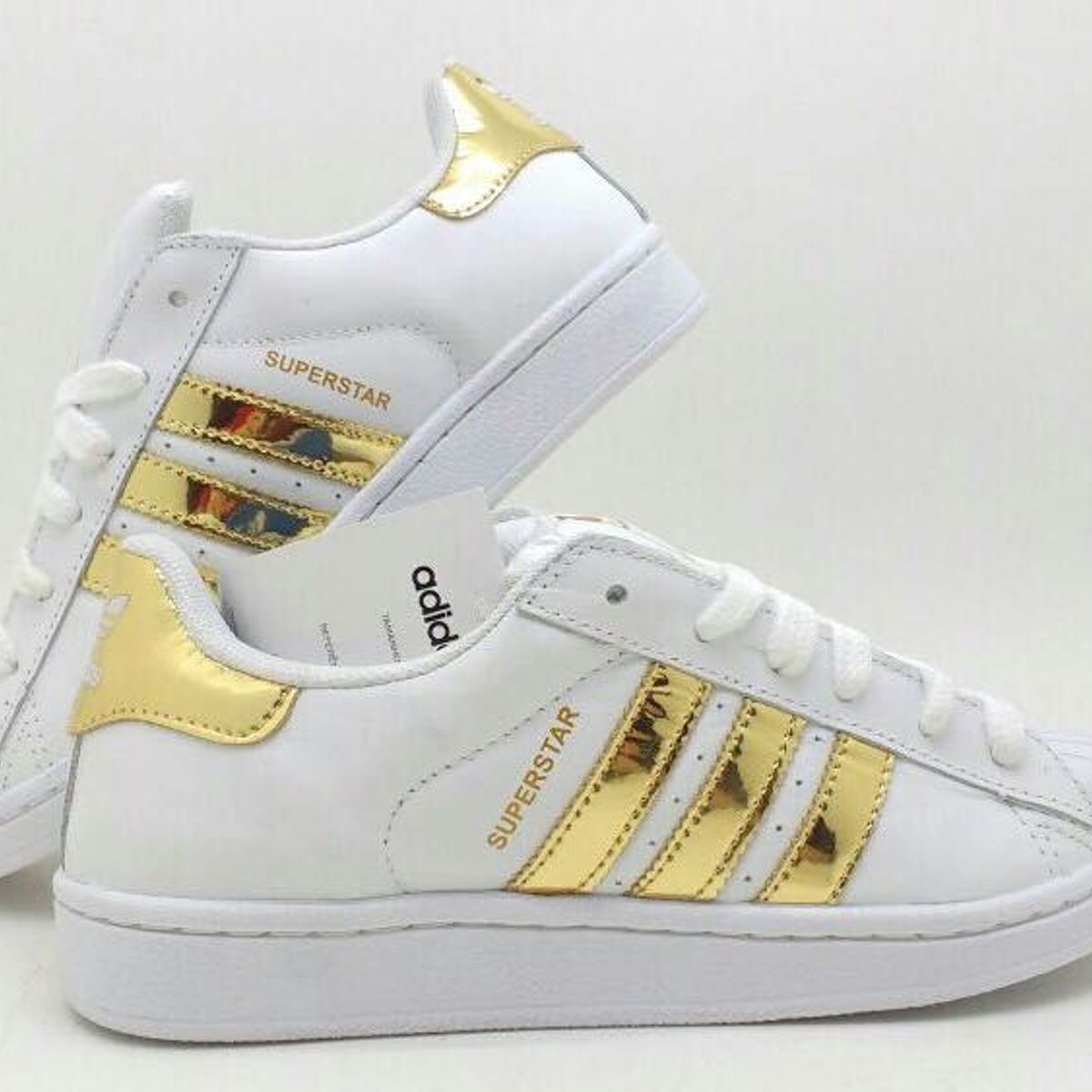 tenis adidas superstar branco e dourado