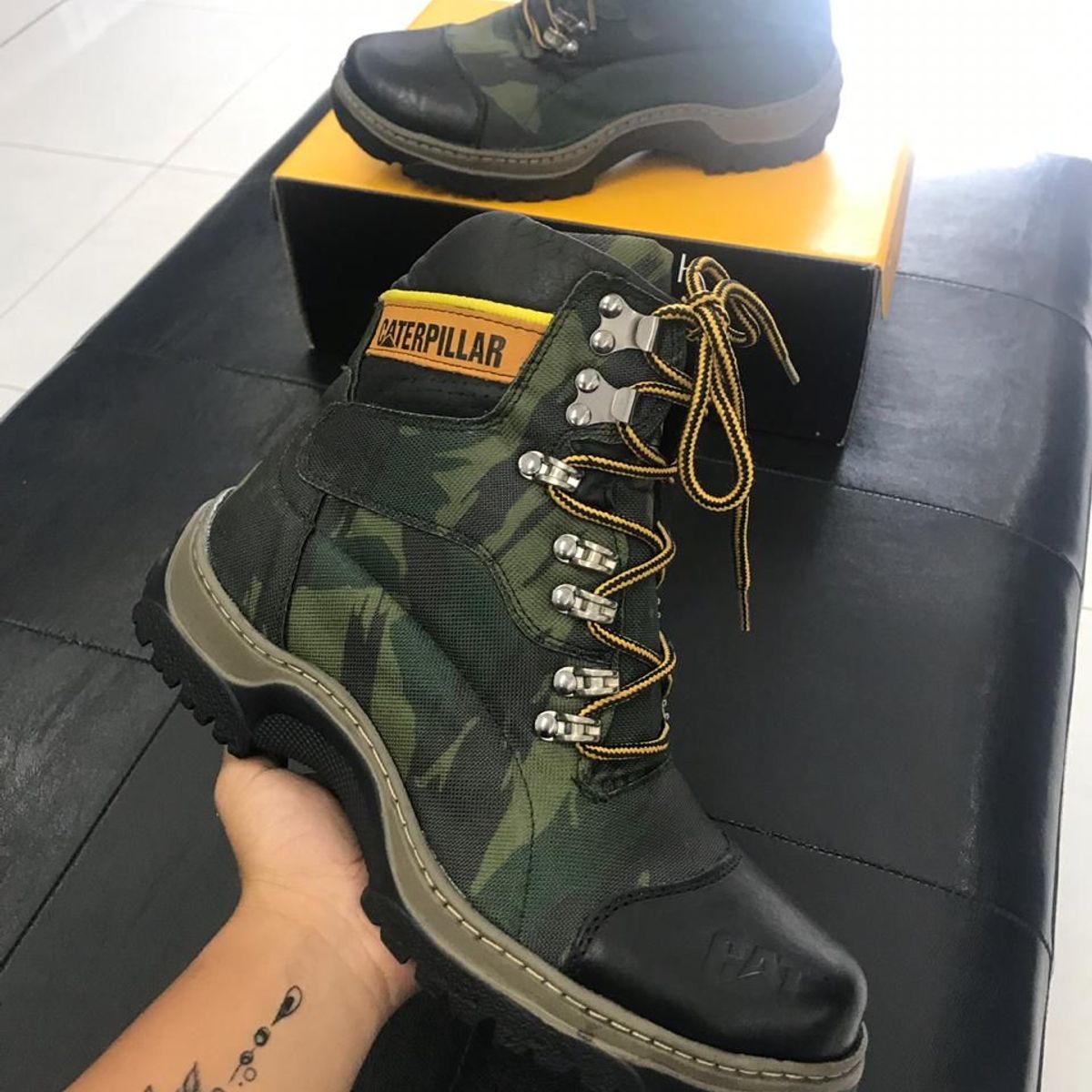tenis caterpillar camuflado