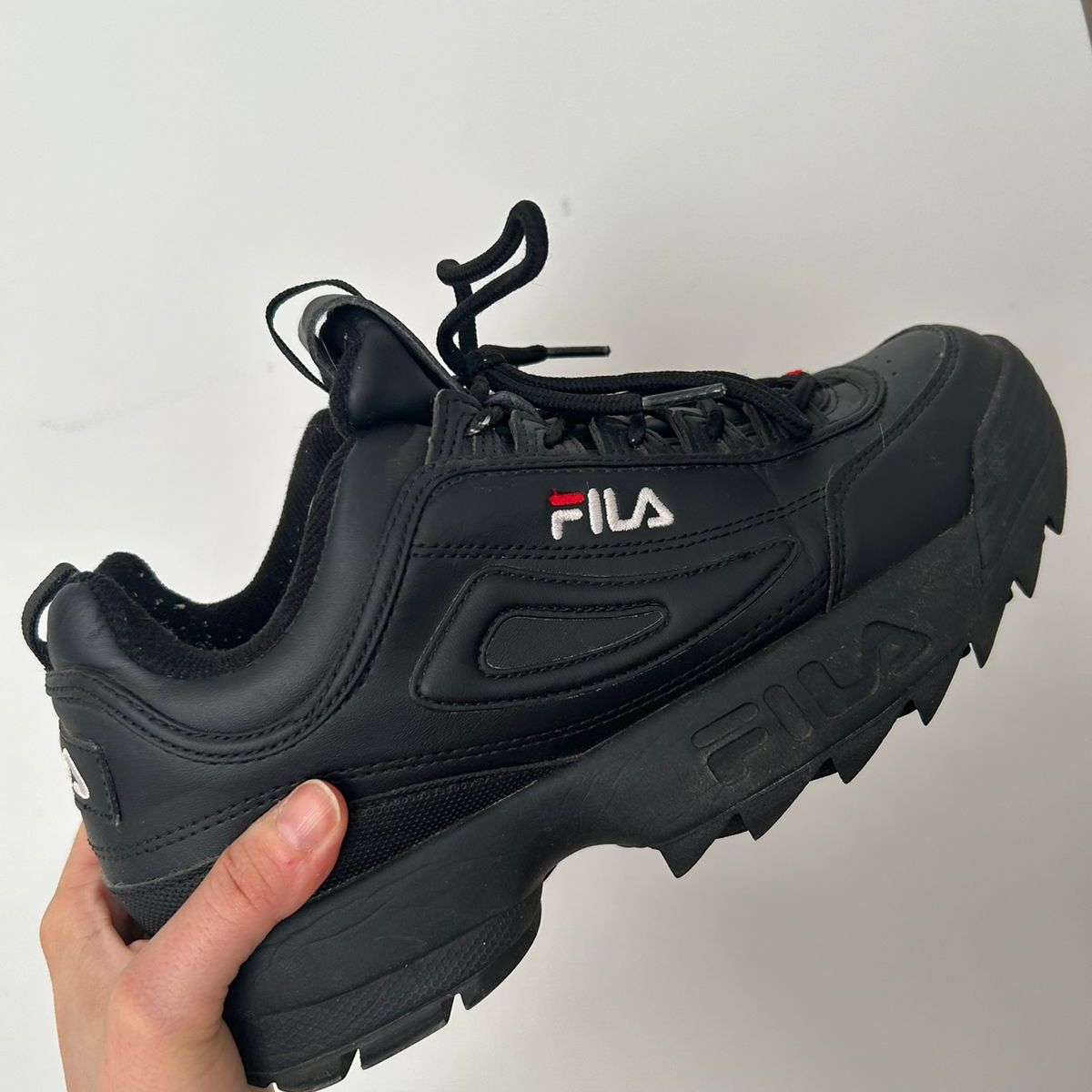 Tenis fila sales disruptor preto replica