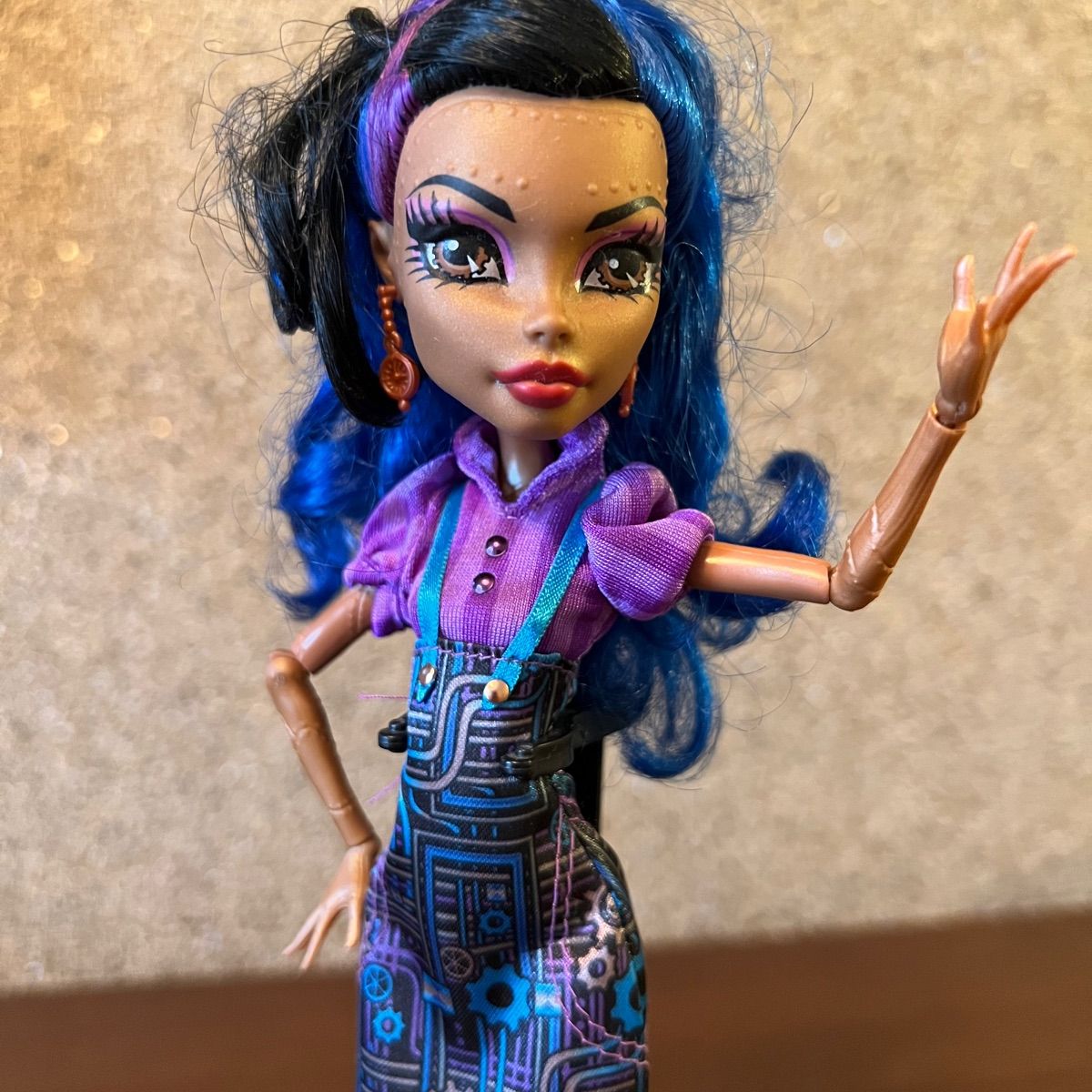 Boneca Monster High Robecca Aula de Arte - Mattel - A sua Loja de  Brinquedos, 10% Off no Boleto ou PIX