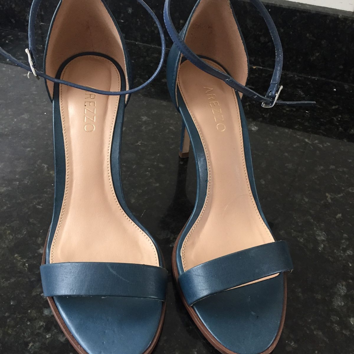 sandalia azul marinho arezzo