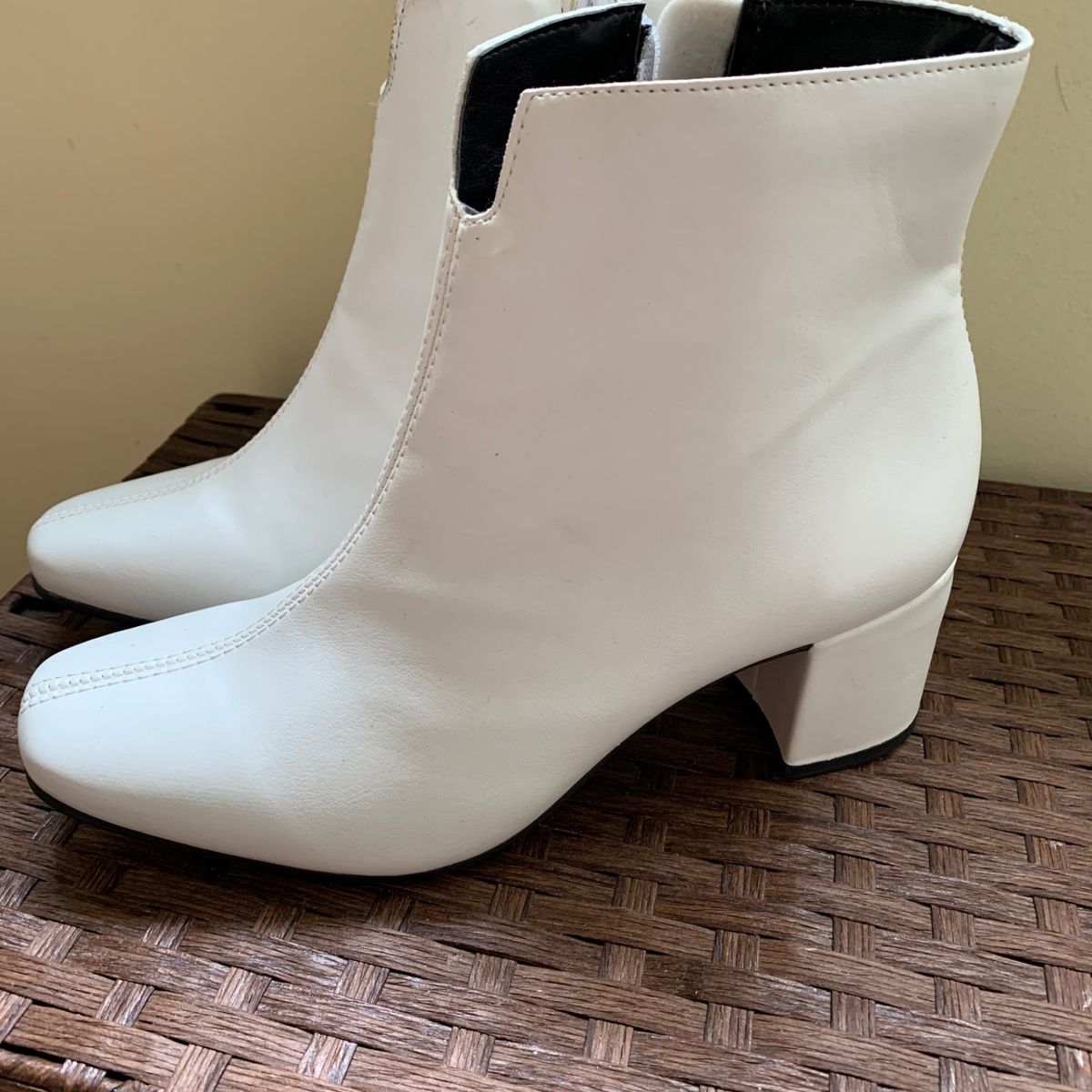bota branca via uno
