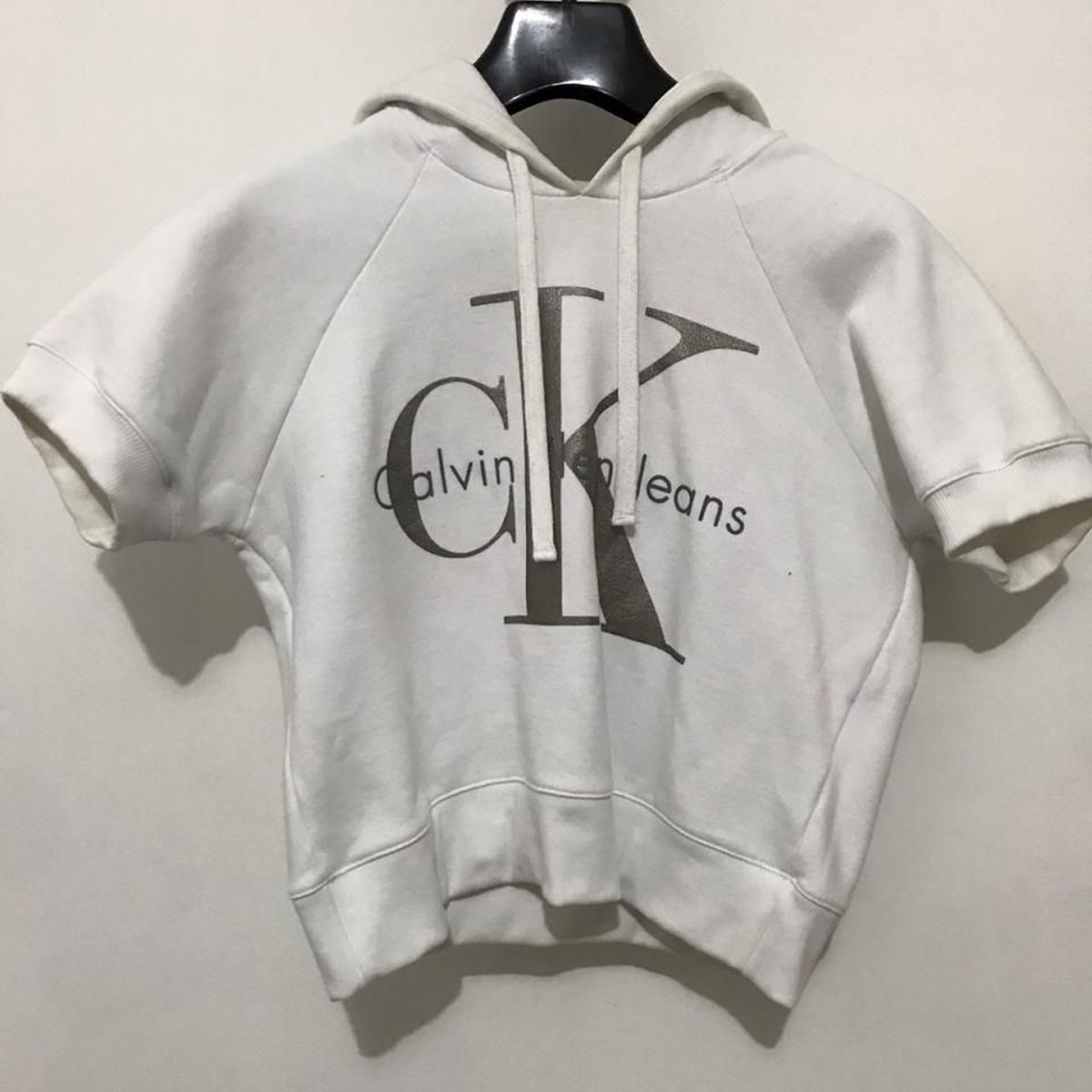 Sweatshirt de mulher Calvin Klein com capuz Cinzento XS  Mulheres calvin  klein, Moletom com capuz, Calvin klein