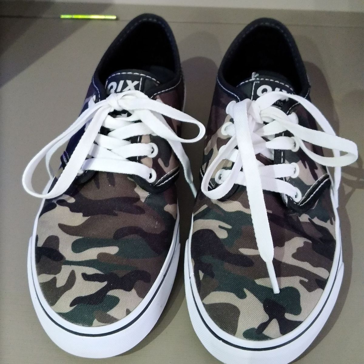 tenis qix camuflado preto