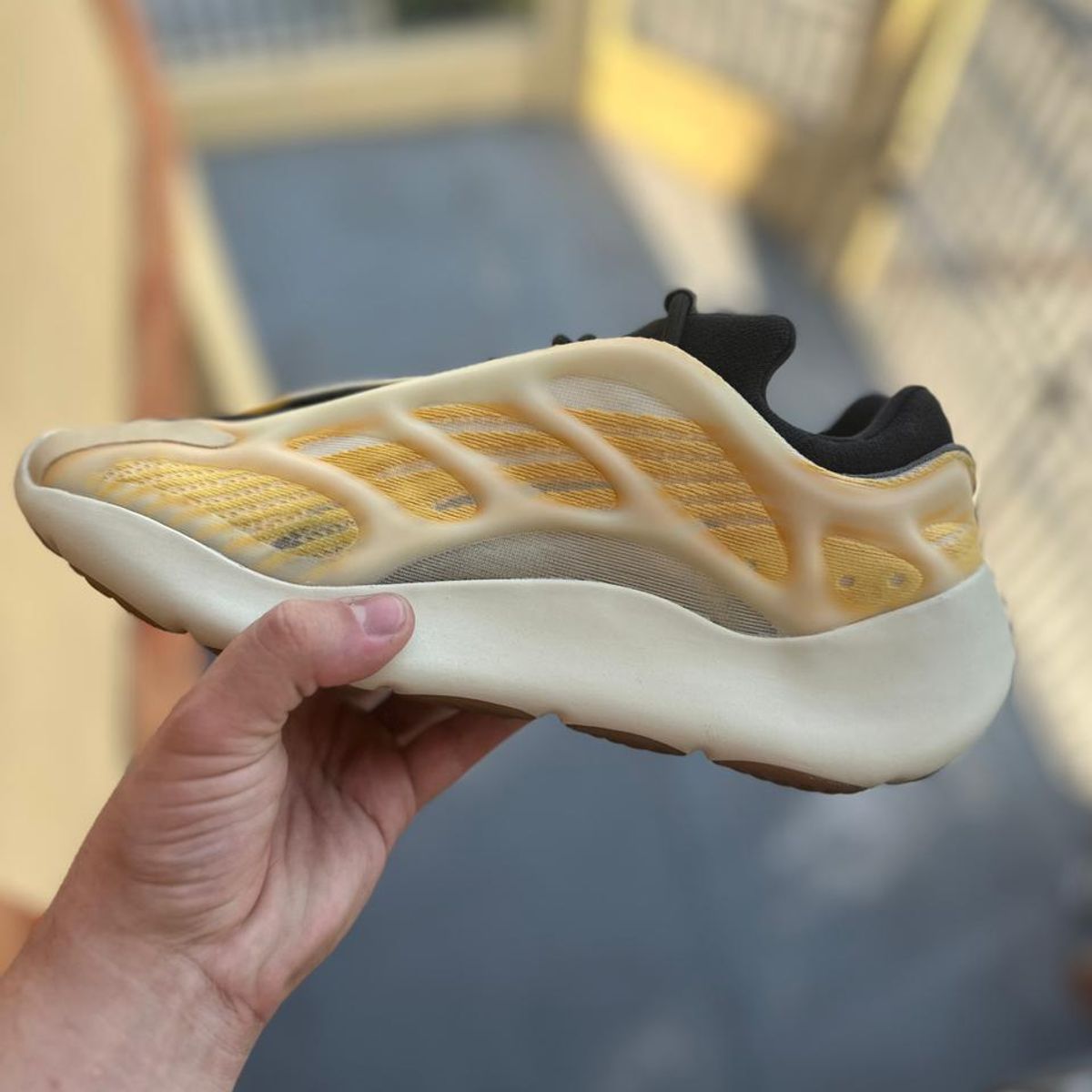 シューズ(女性用) adidas yeezy 700v3 \"Mono Safflower adidas YEEZY 700V3 