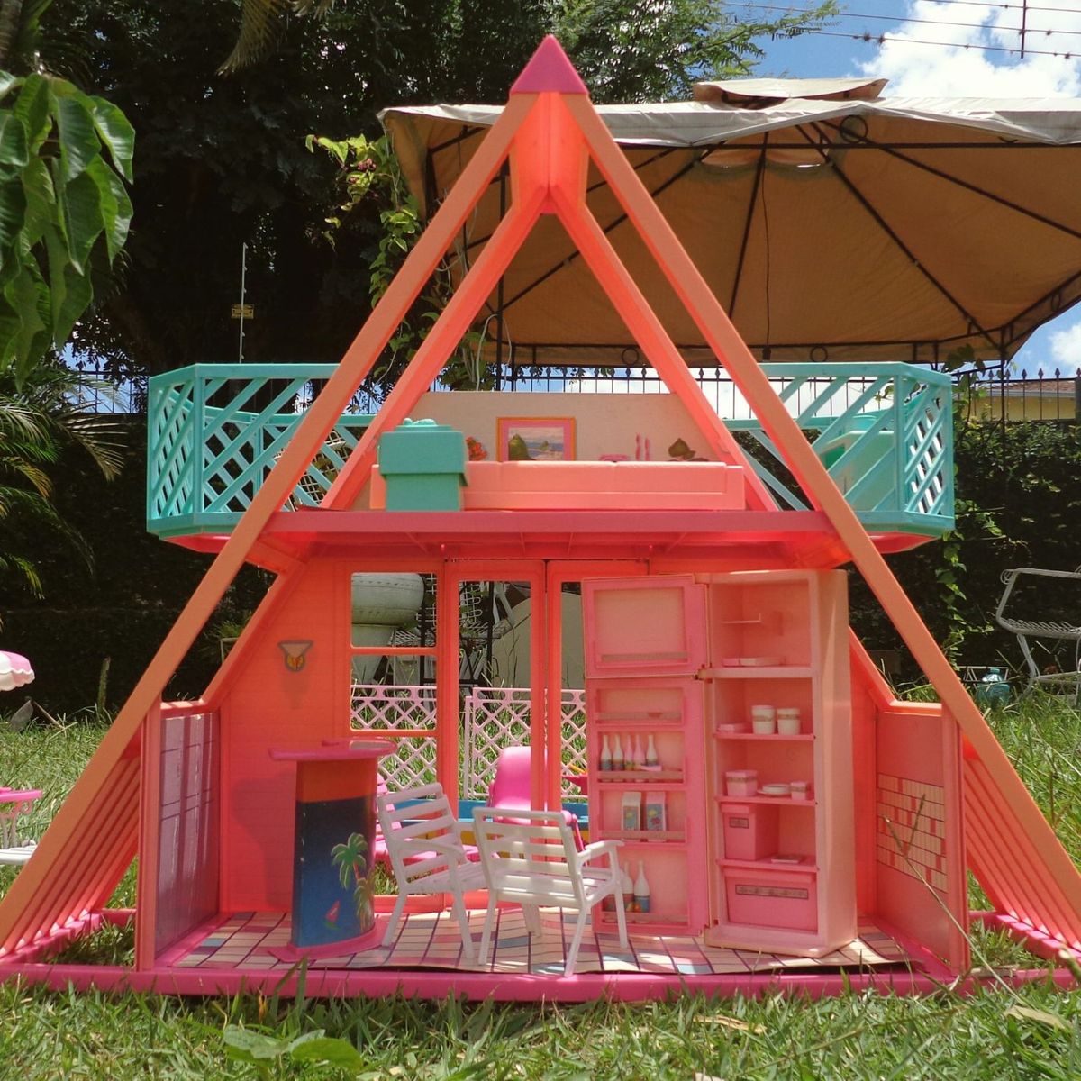 Casa da Barbie Dobrável com Piscina e Elevador | Brinquedo Barbie Usado  89639063 | enjoei