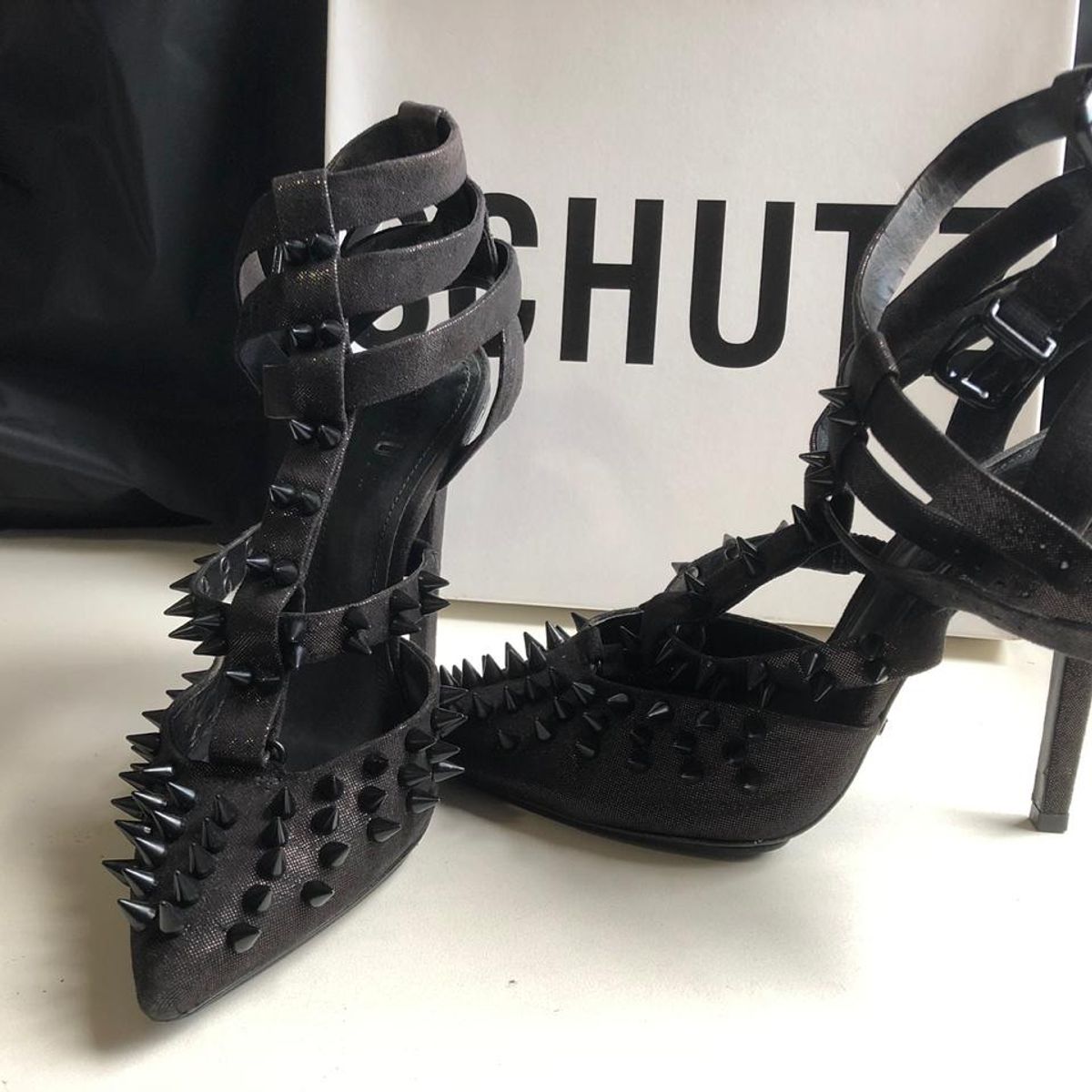 scarpin spikes schutz