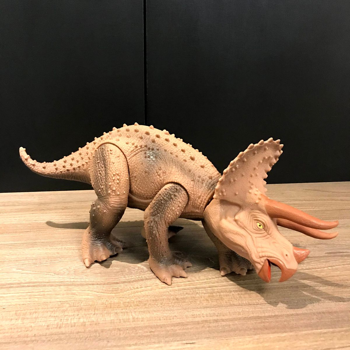 Dinossauro World Triceratops 45cm com Som - Cotiplás