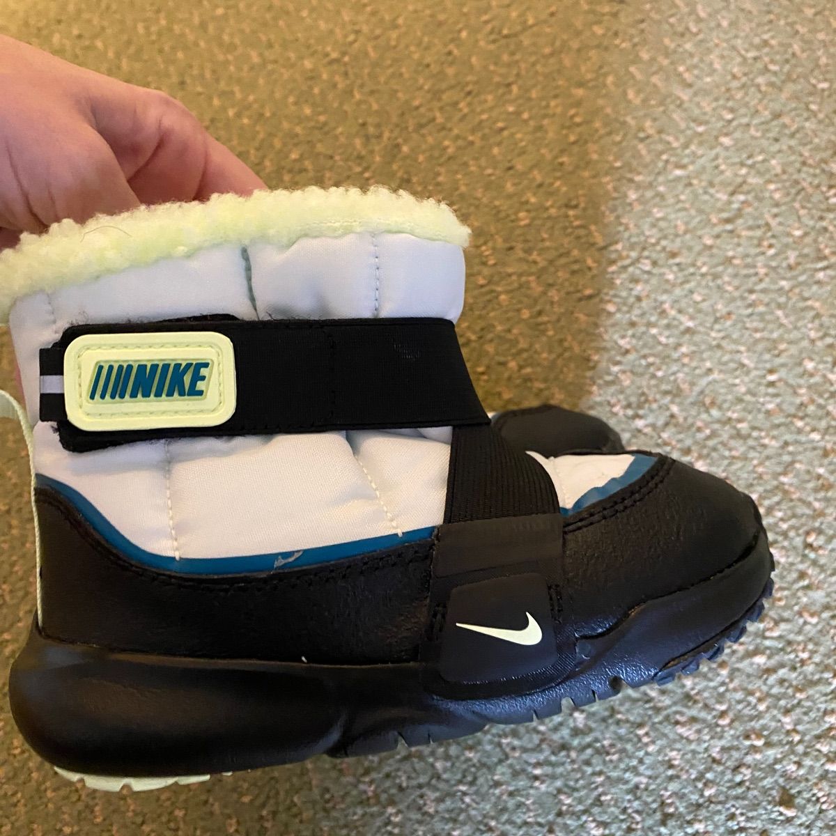 Nike winter hot sale boots boys