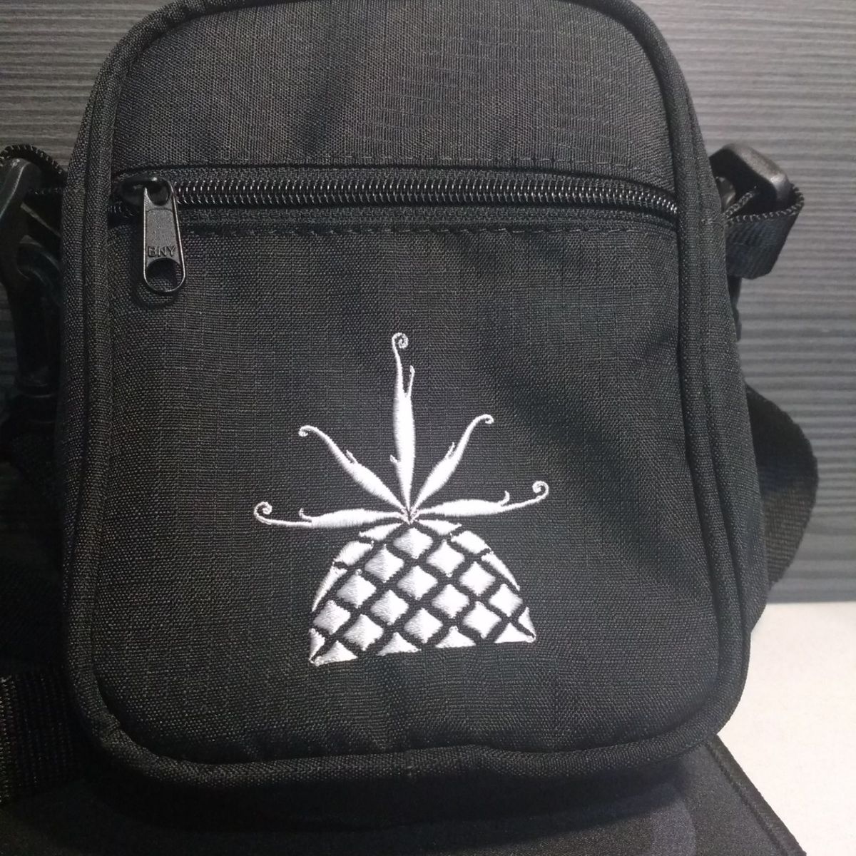 marca de roupa pineapple