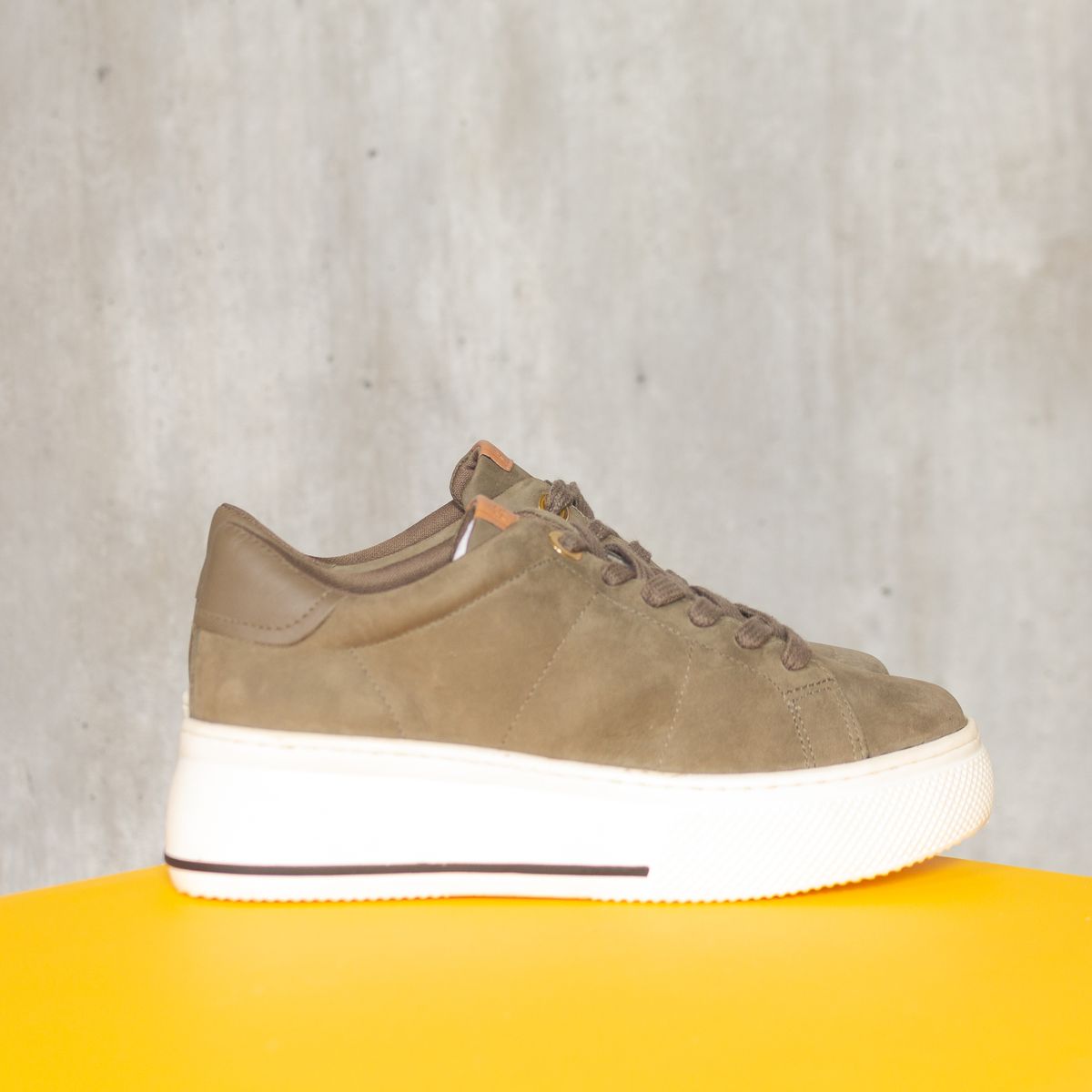 tenis verde militar arezzo