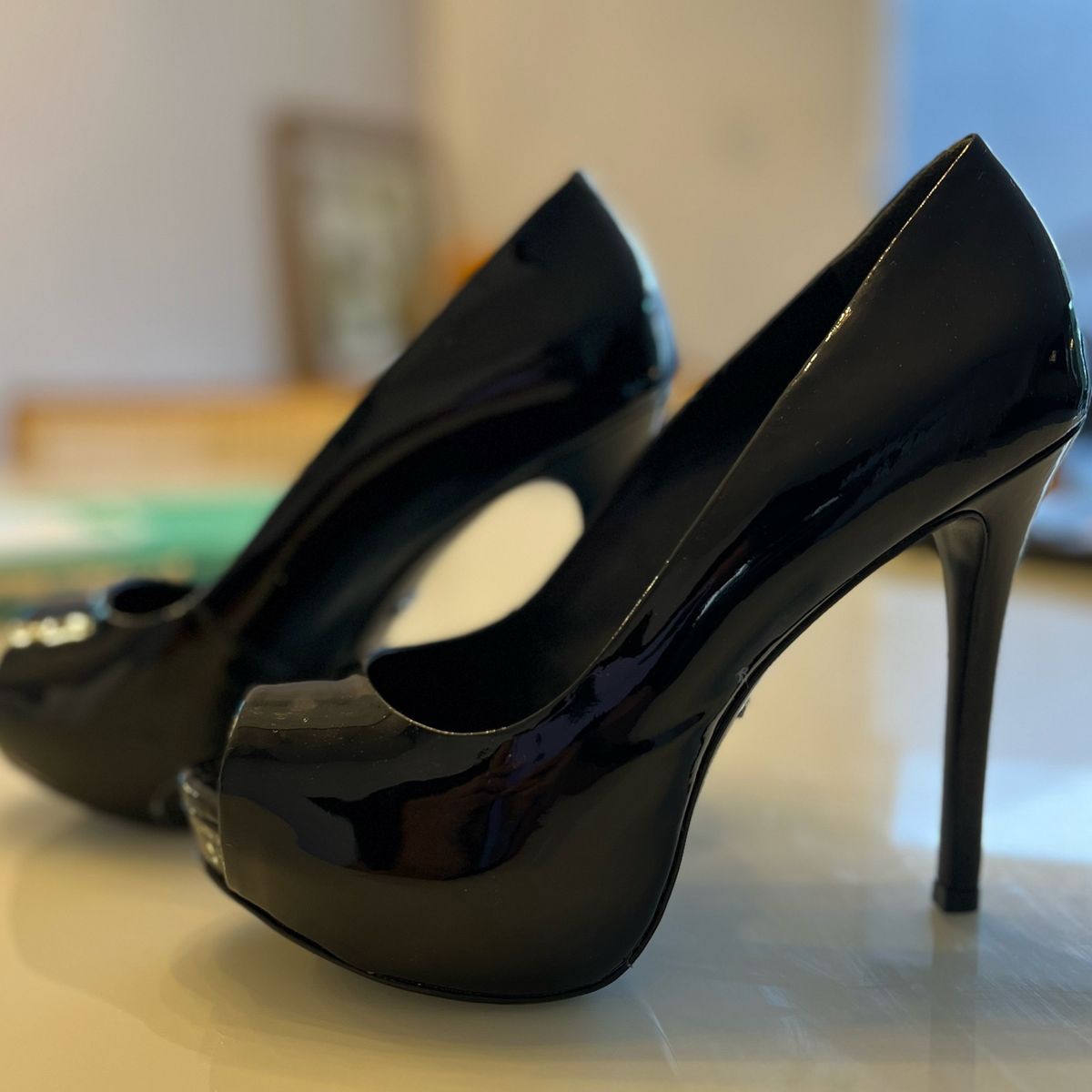 Peep toe schutz store verniz