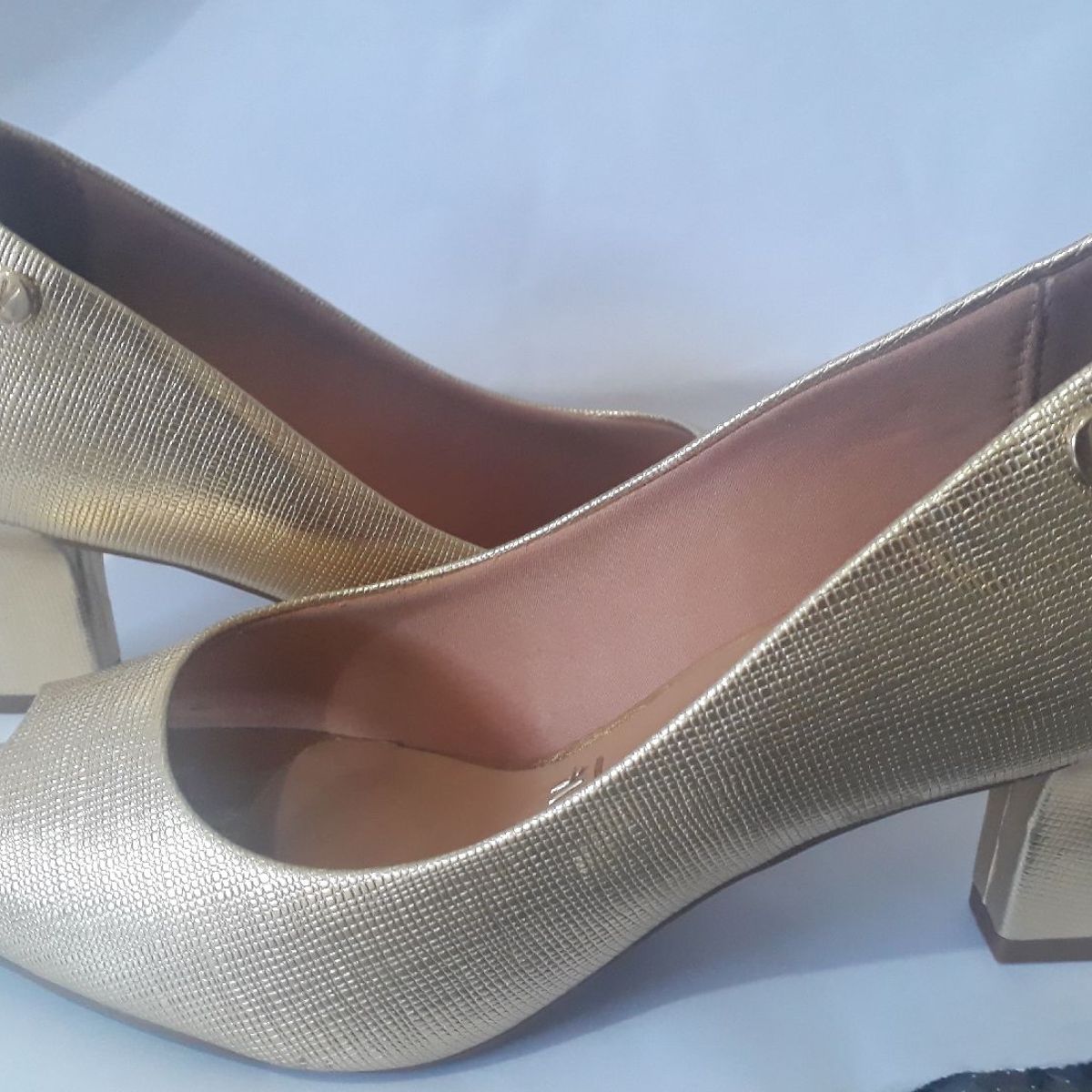 peep toe dourado vizzano