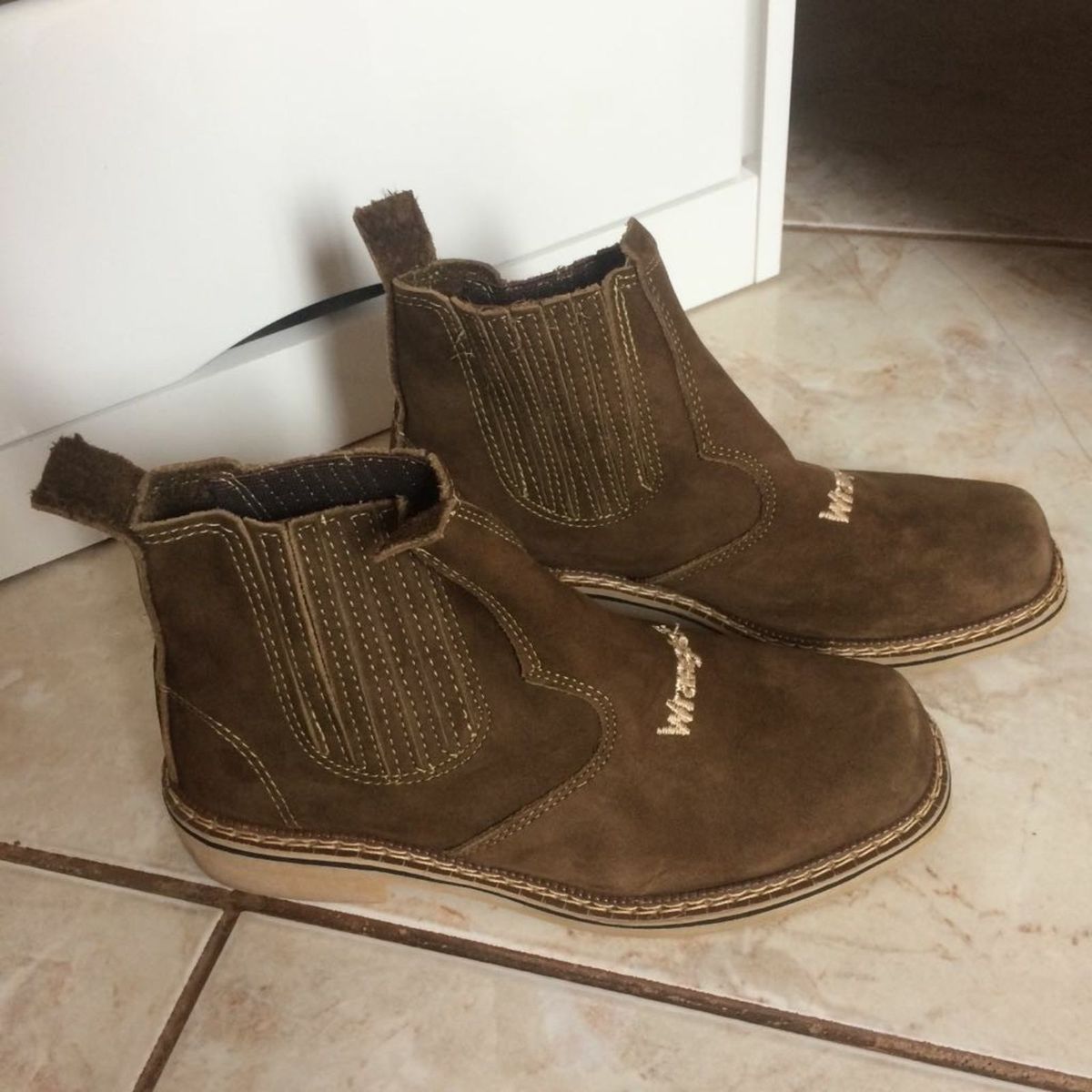 botina wrangler marrom