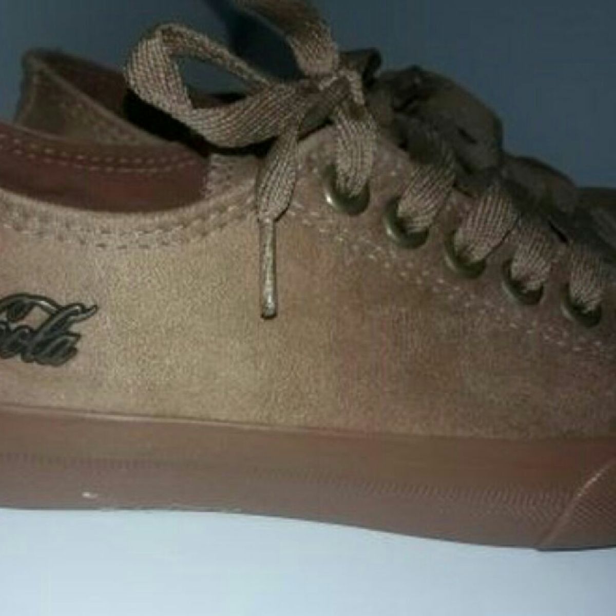 tenis camurça coca cola