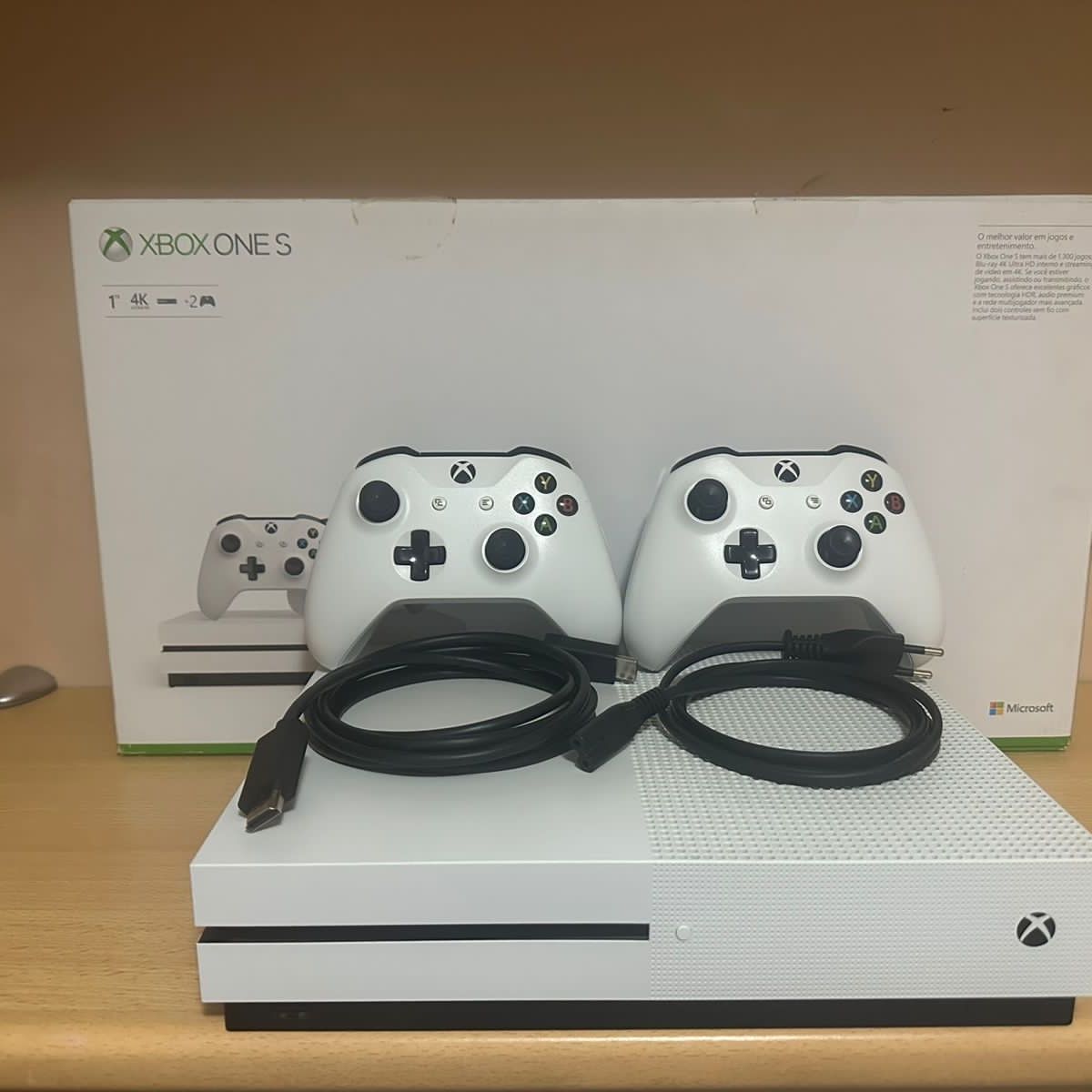 Xbox One S 1tb 2 Controles Usado