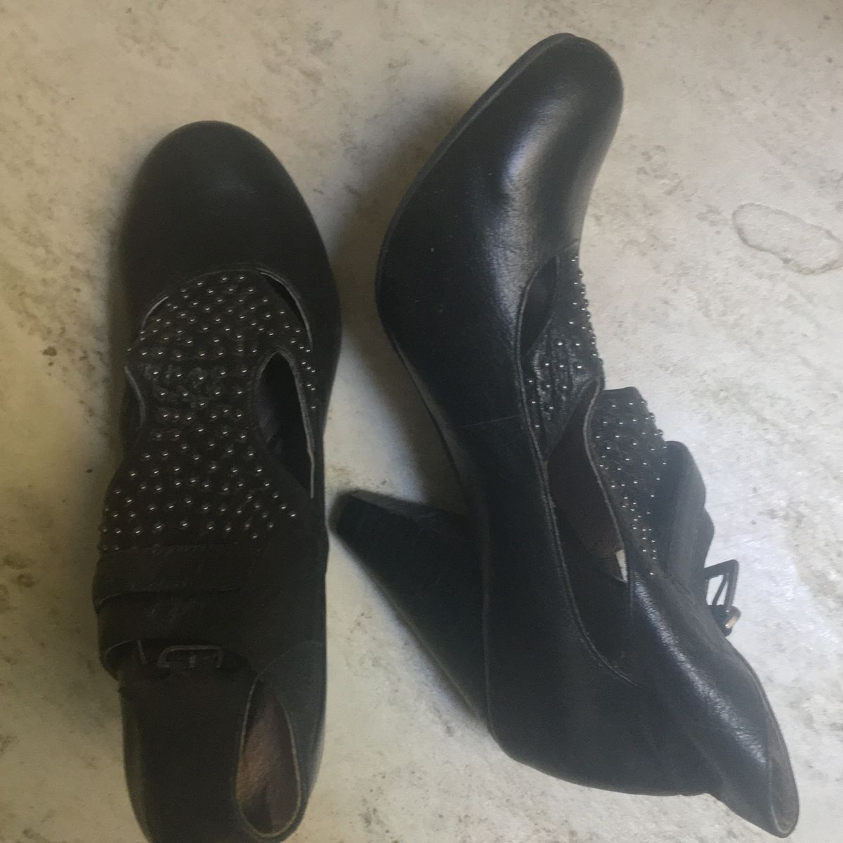 saltinho preto fechado
