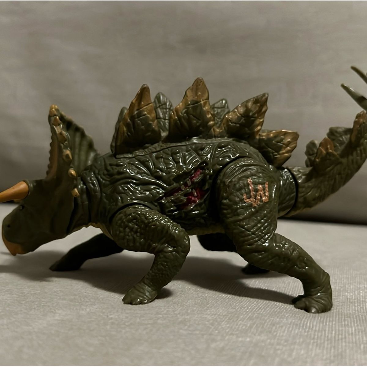 Jurassic World Stegoceratops (Figura Hibrida) | Hasbro Usado
