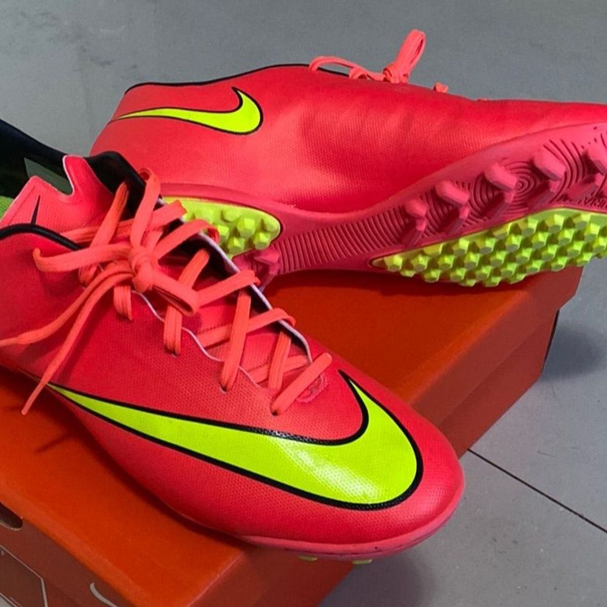 Nike mercurial best sale victory vi red