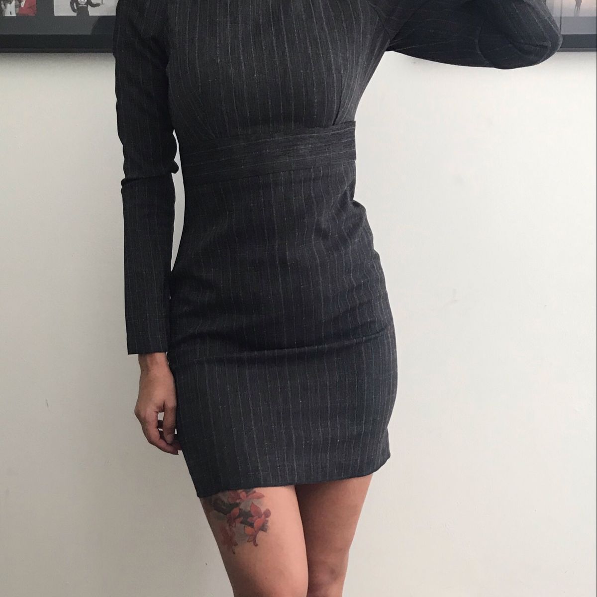 vestido risca de giz preto