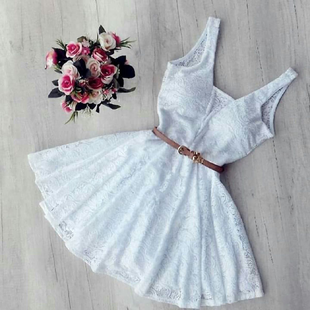 vestido simples branco