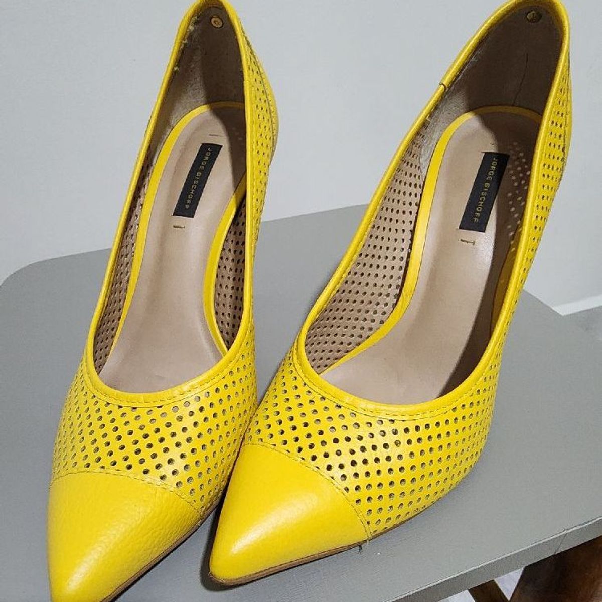 Scarpin amarelo jorge store bischoff