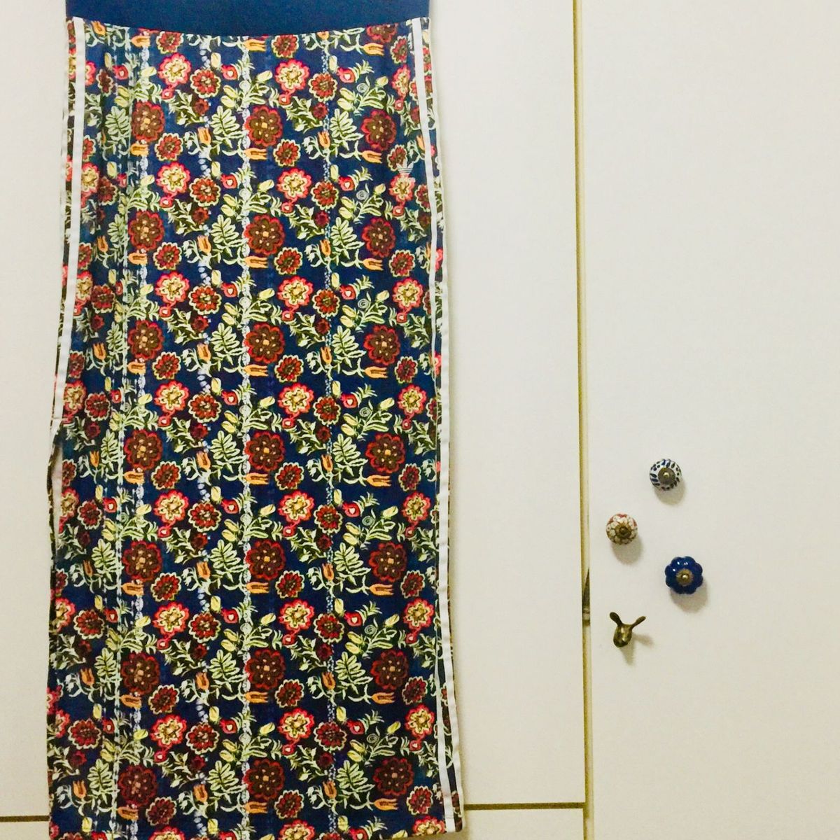 saia longa adidas com fenda