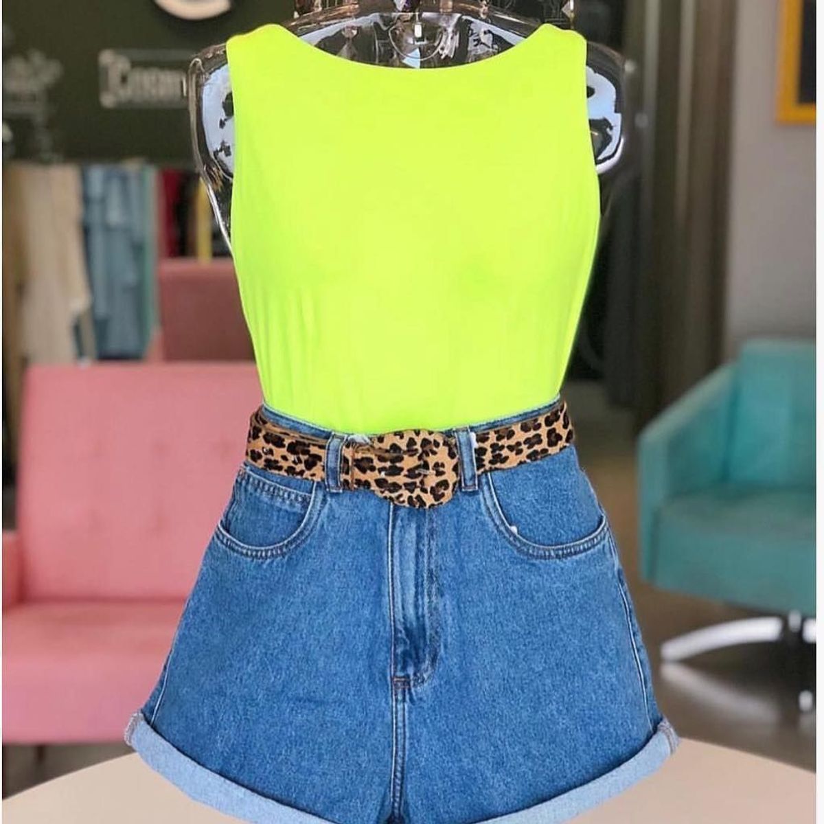 Roupa feminina store para festa neon