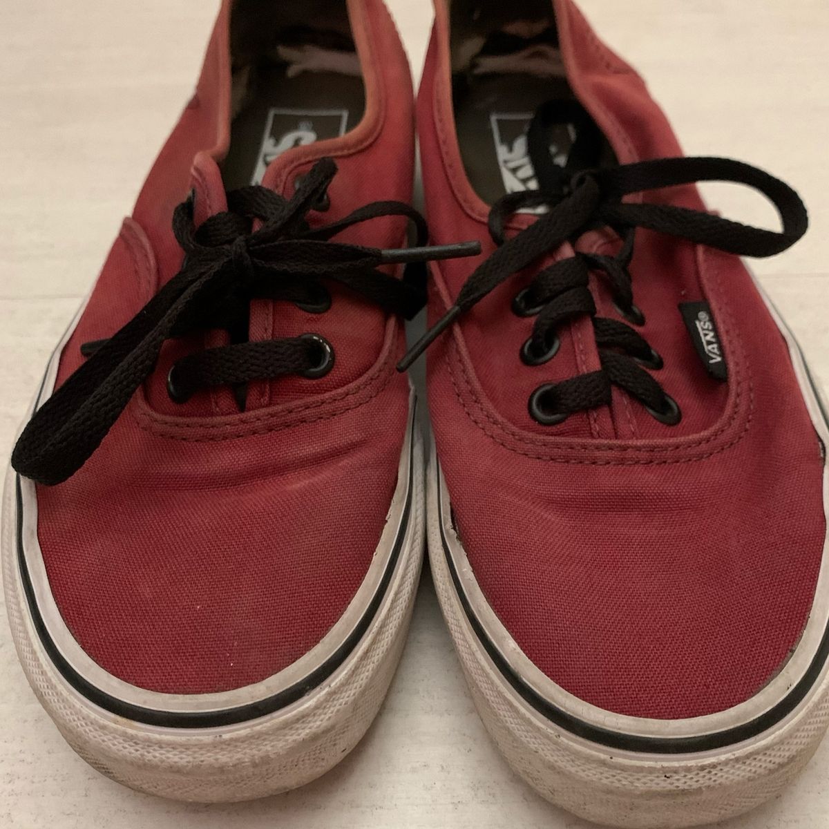 vans vinho cadarço preto