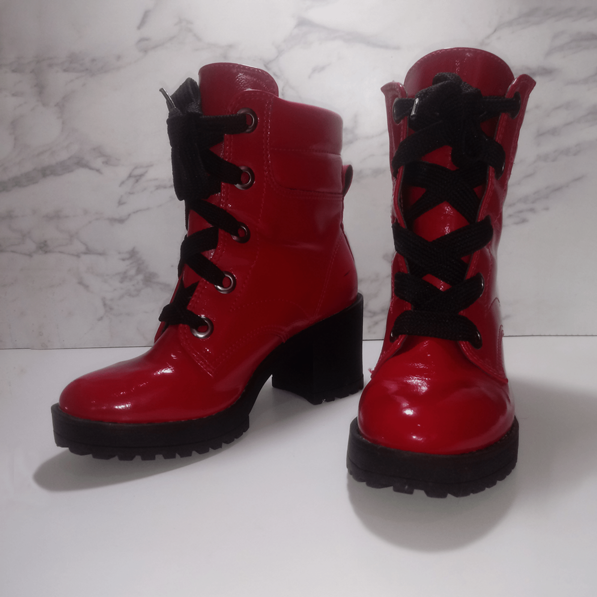 bota vermelha vinil