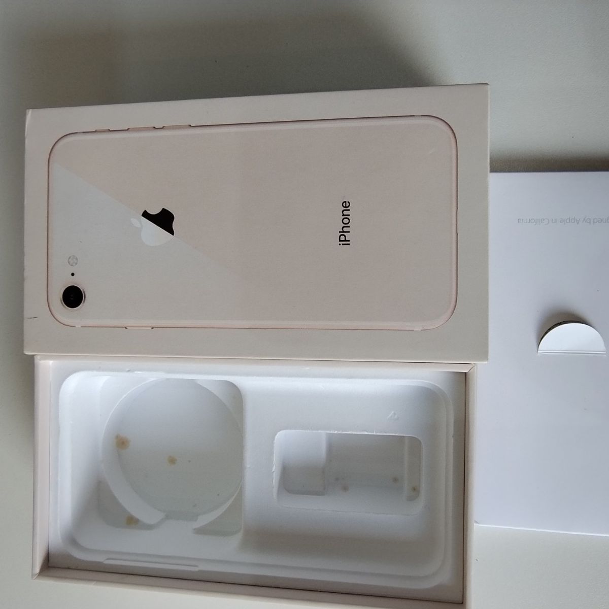 iPhone8　箱付き Apple Caixa Iphone 8 - Gold | Apple Usado 116272864 | enjoei