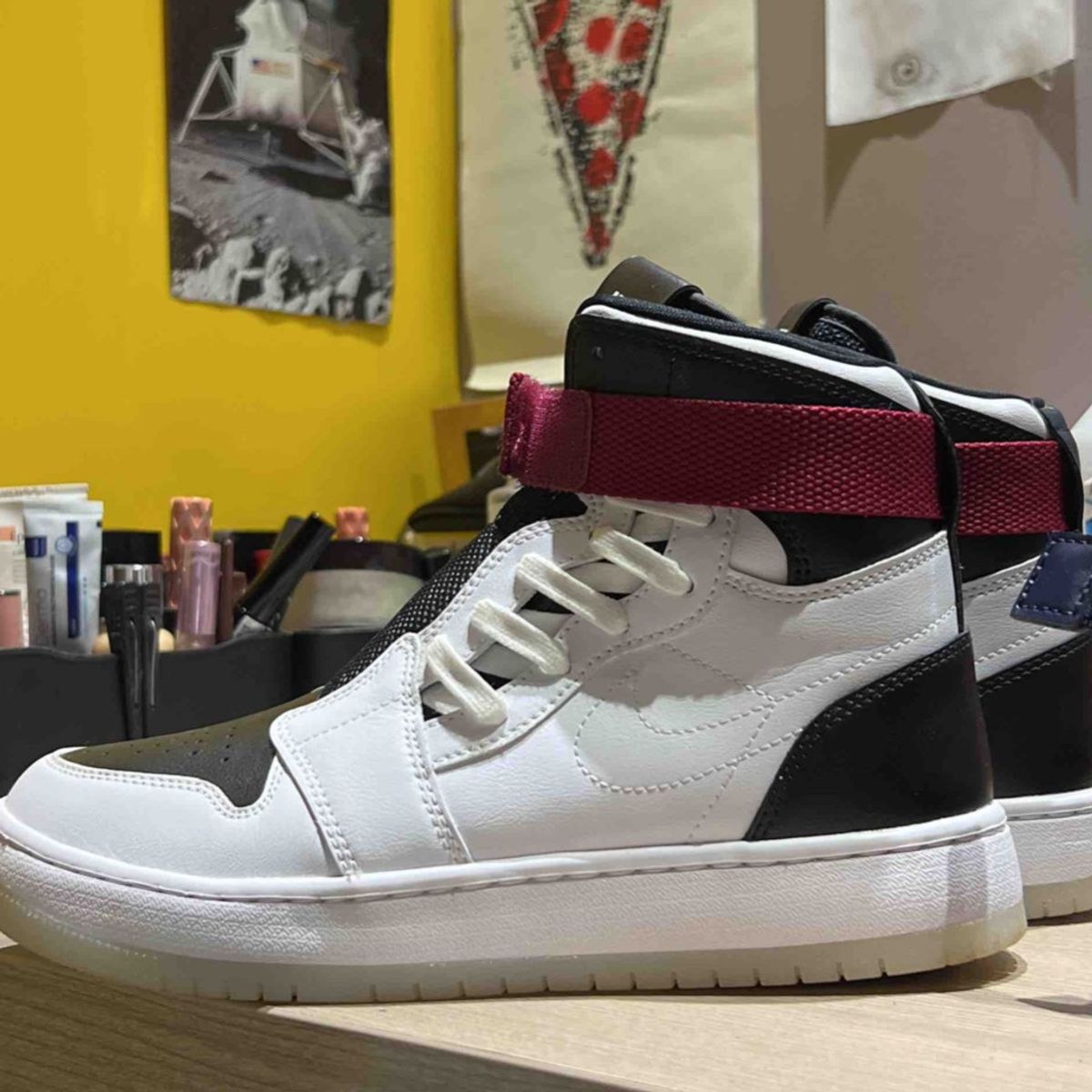 楽天市場】NIKE WMNS AIR JORDAN 1 NOVA XX white/black-noble red av4052-116 ナイキ  ウィメンズ エアジョーダン 1 ノバ XX レディース スニーカー AJ1 ガールズ ホワイト ブラック レッド : LIMITED EDT