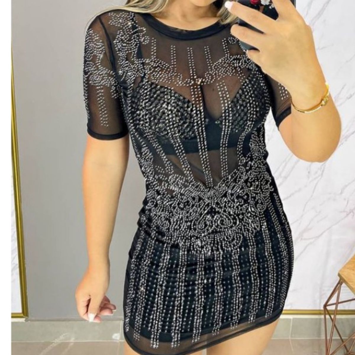 Vestido transparente com store brilho