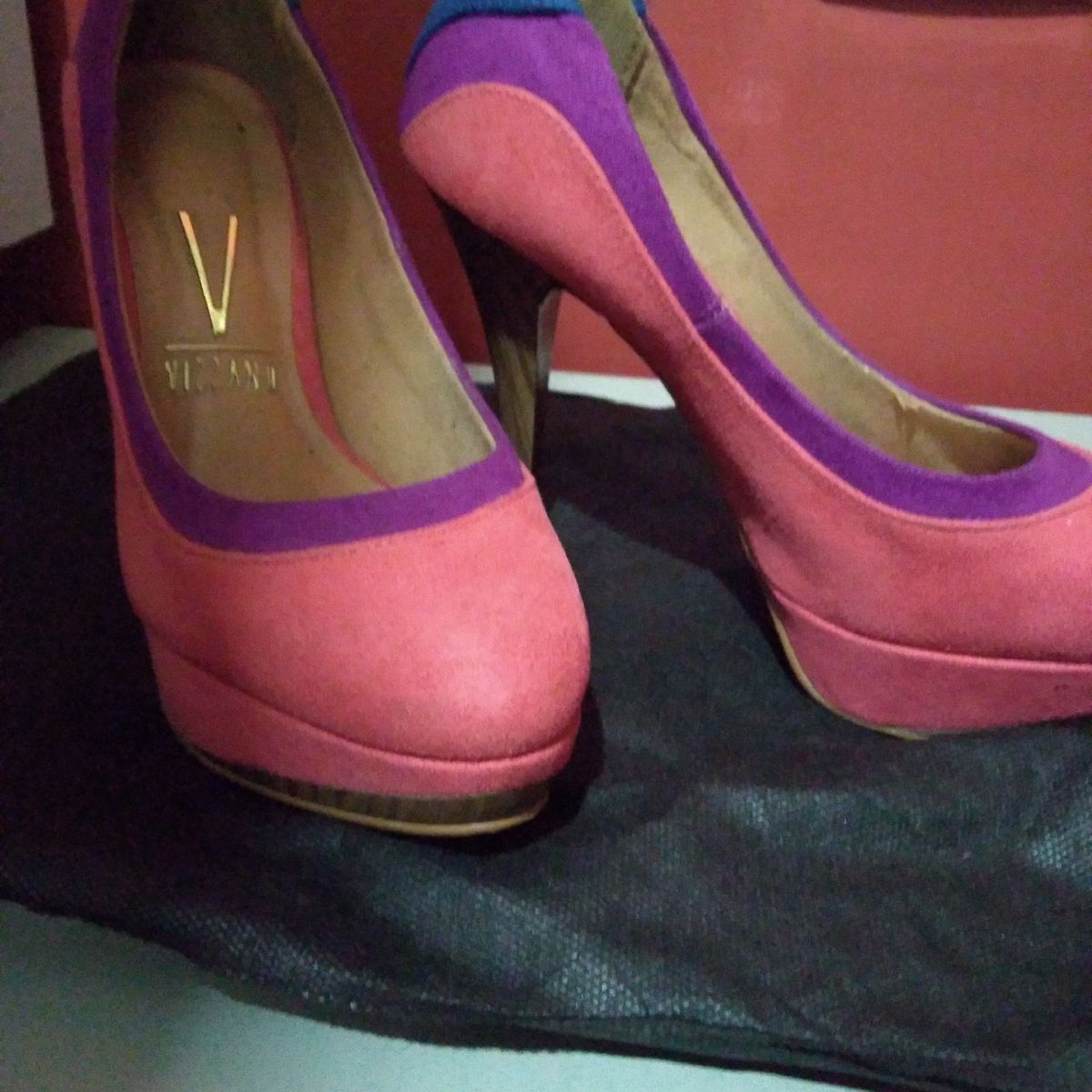 sapatos scarpin coloridos vizzano