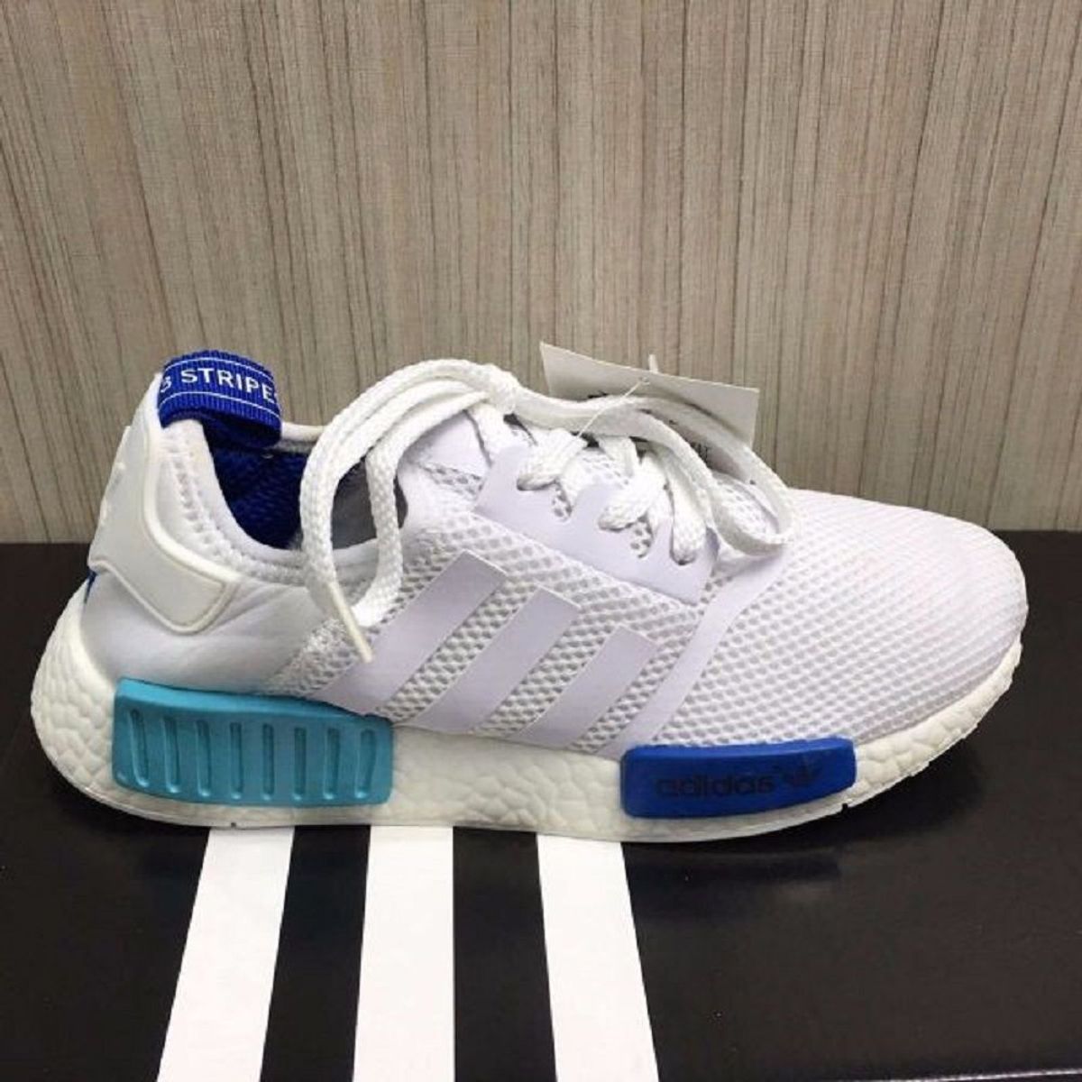 nmd branco e vermelho