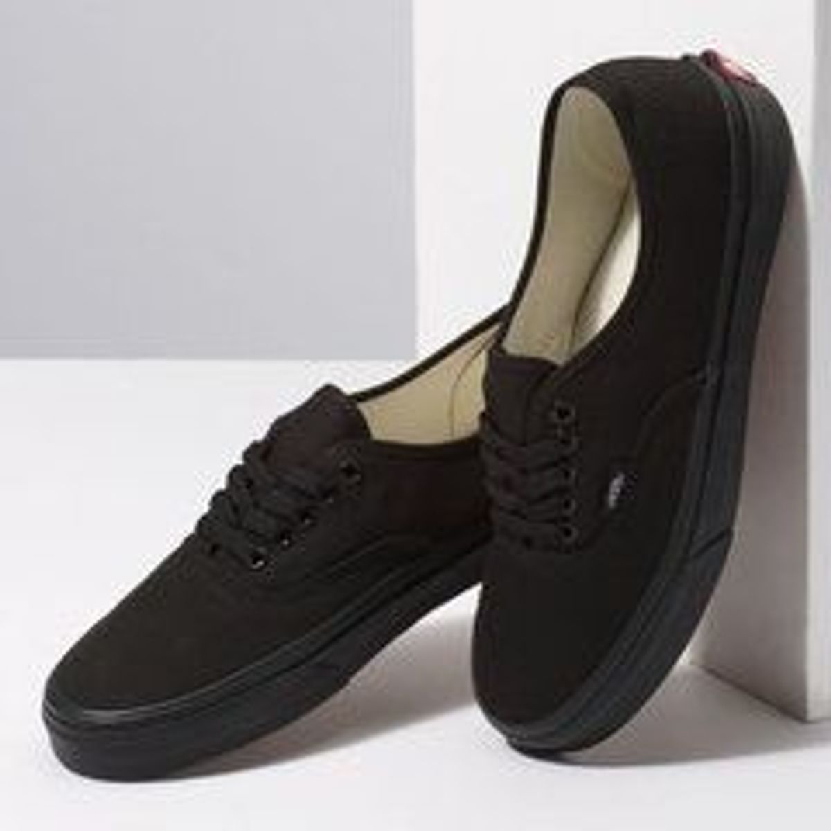 vans authentic todo preto