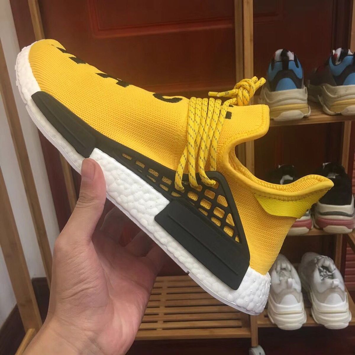 human race amarelo