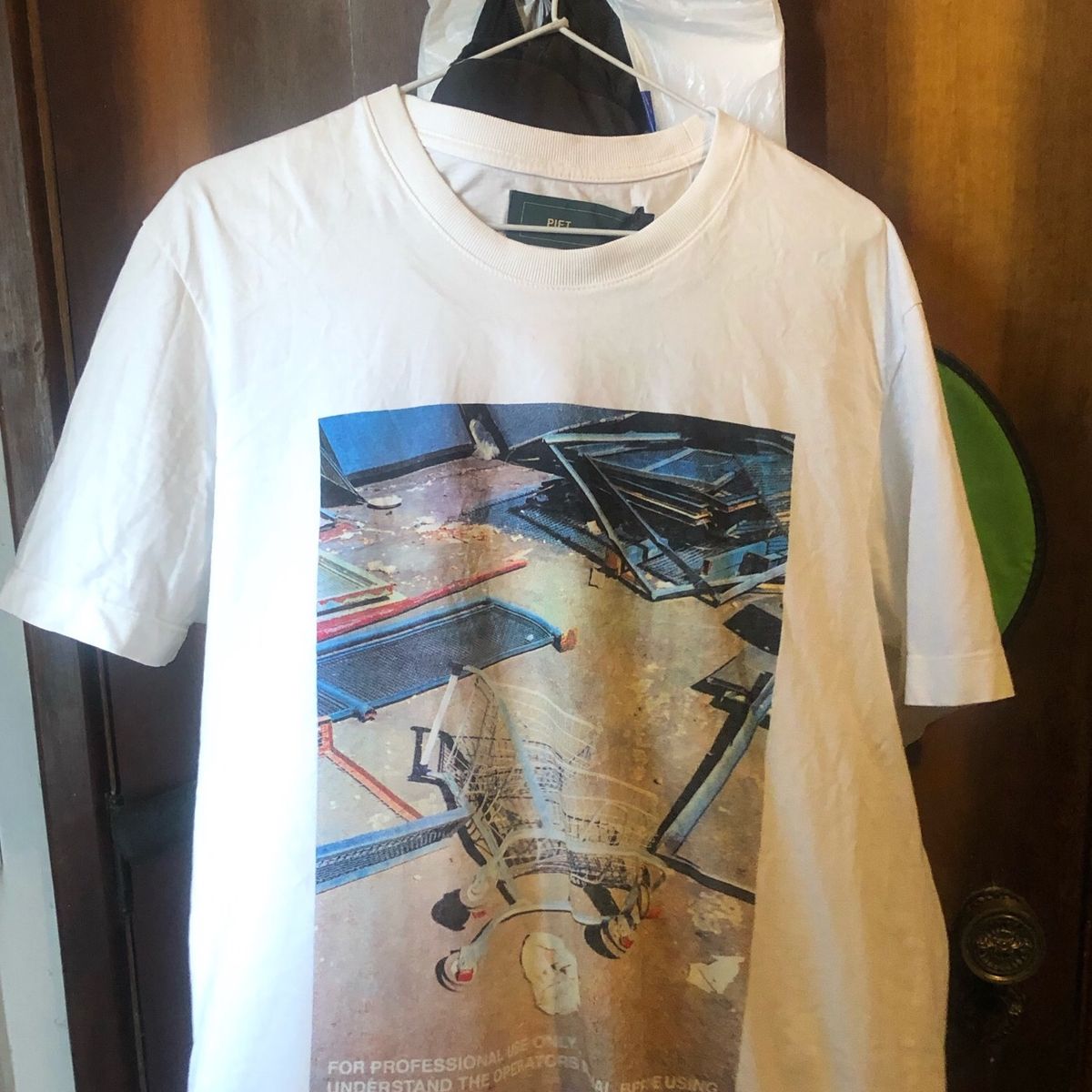 Camiseta Piet x AB Supermarket Branca - Base Sneakers - Tênis, Roupas,  Acessórios e muito mais!