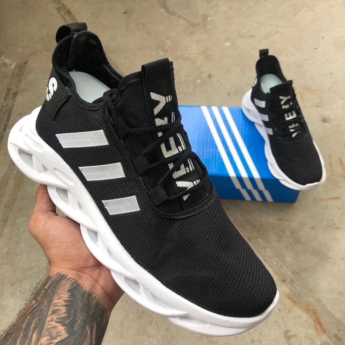 T nis Adidas Yeezy Phanton Preto e Branco Masculino Lan amento Promo o Envio R pido T nis Masculino Adidas Nunca Usado 41219479 enjoei