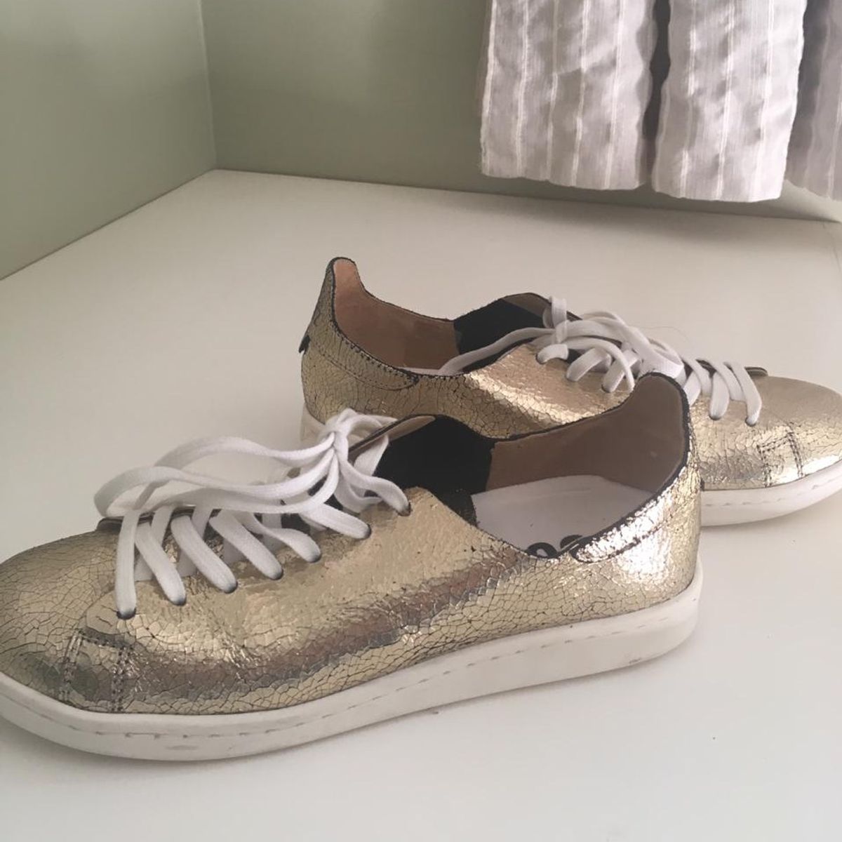 tenis holografico schutz