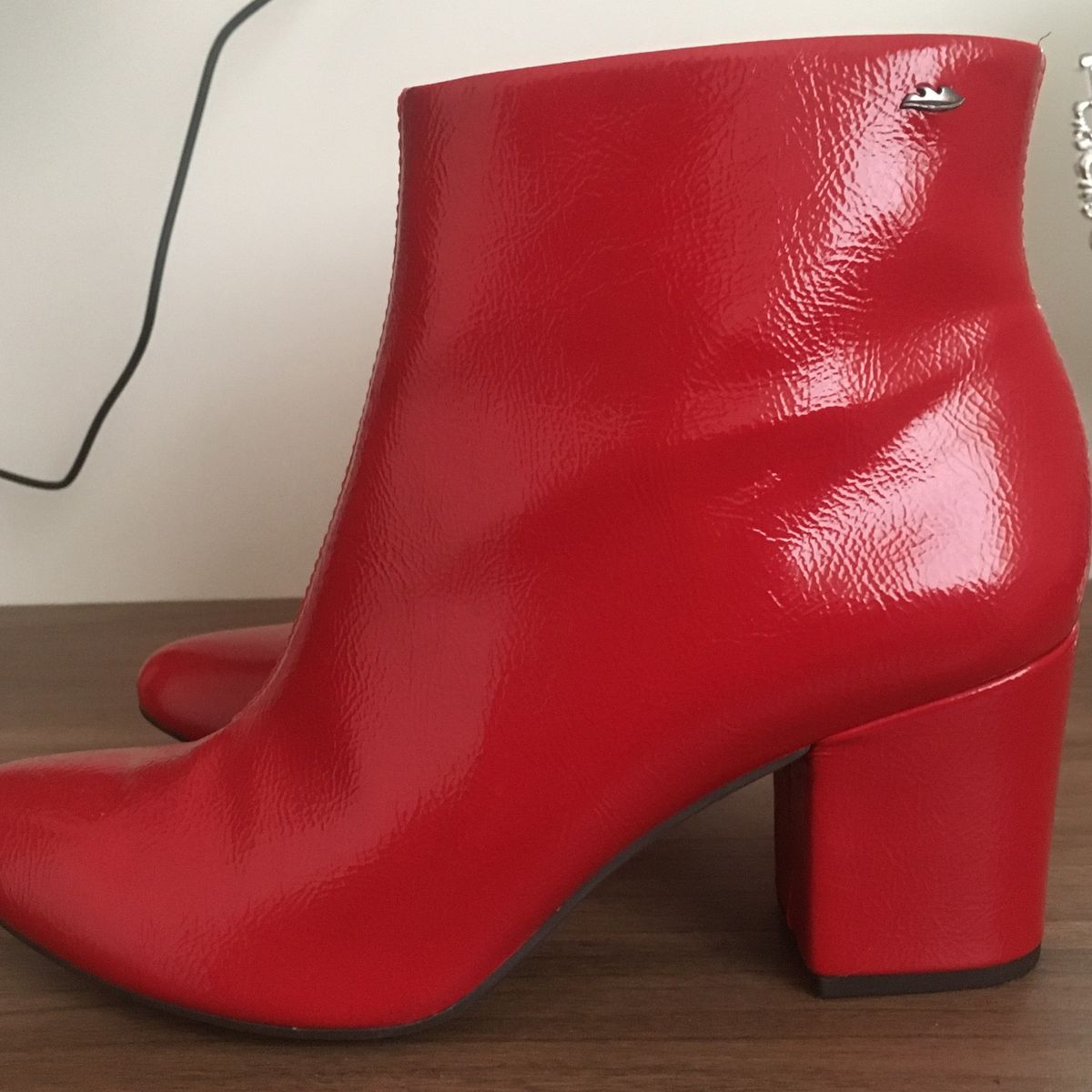 bota vermelha dakota