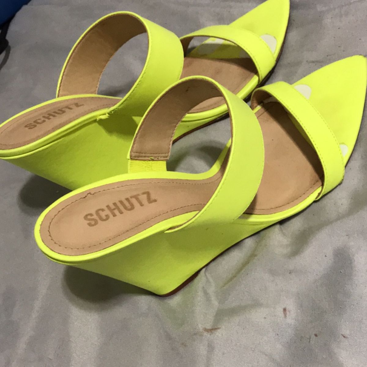 sandalia schutz neon