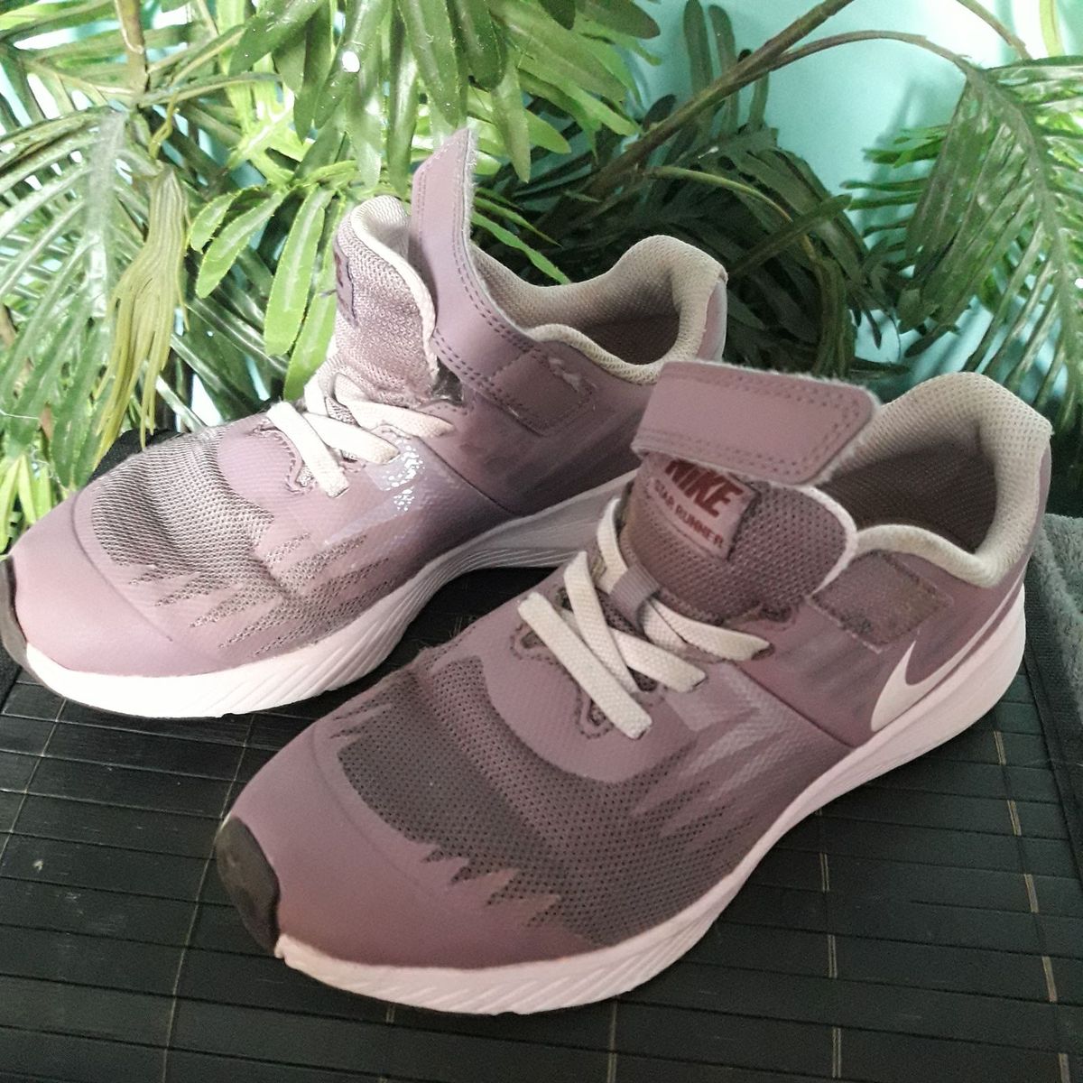 tenis nike infantil roxo