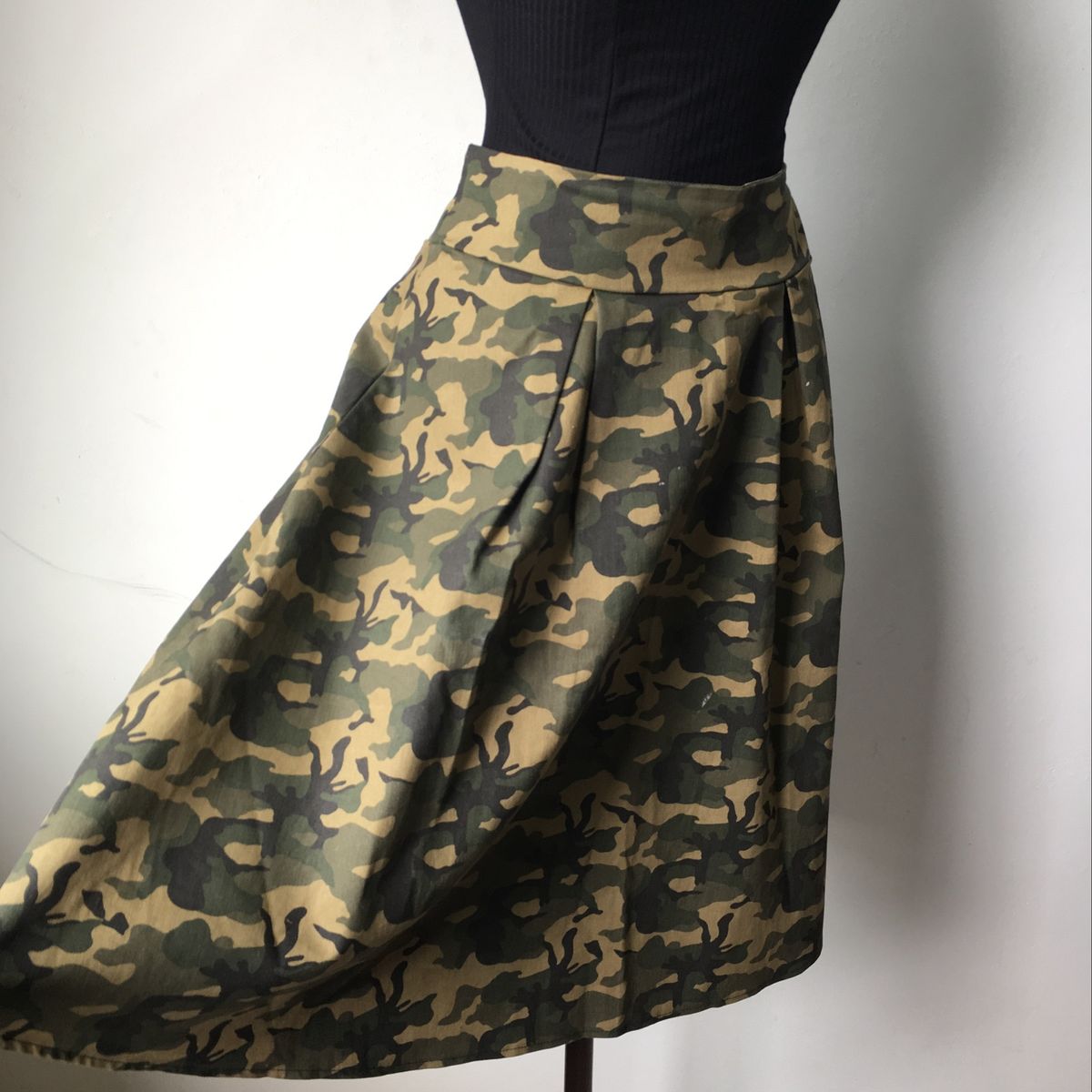 saia midi camuflada