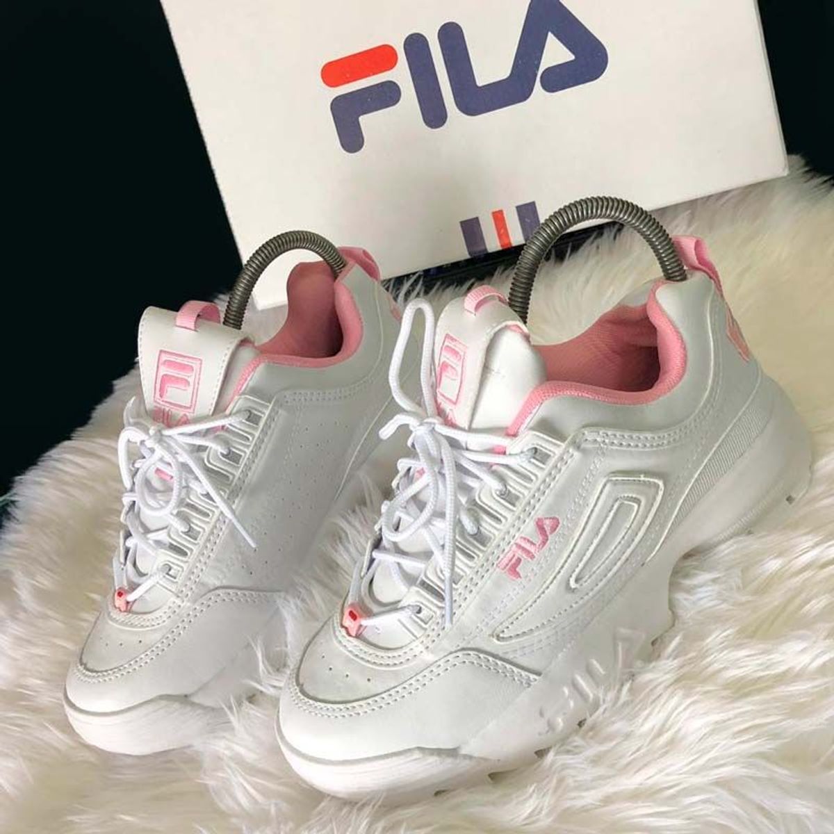 tênis fila rosa com branco